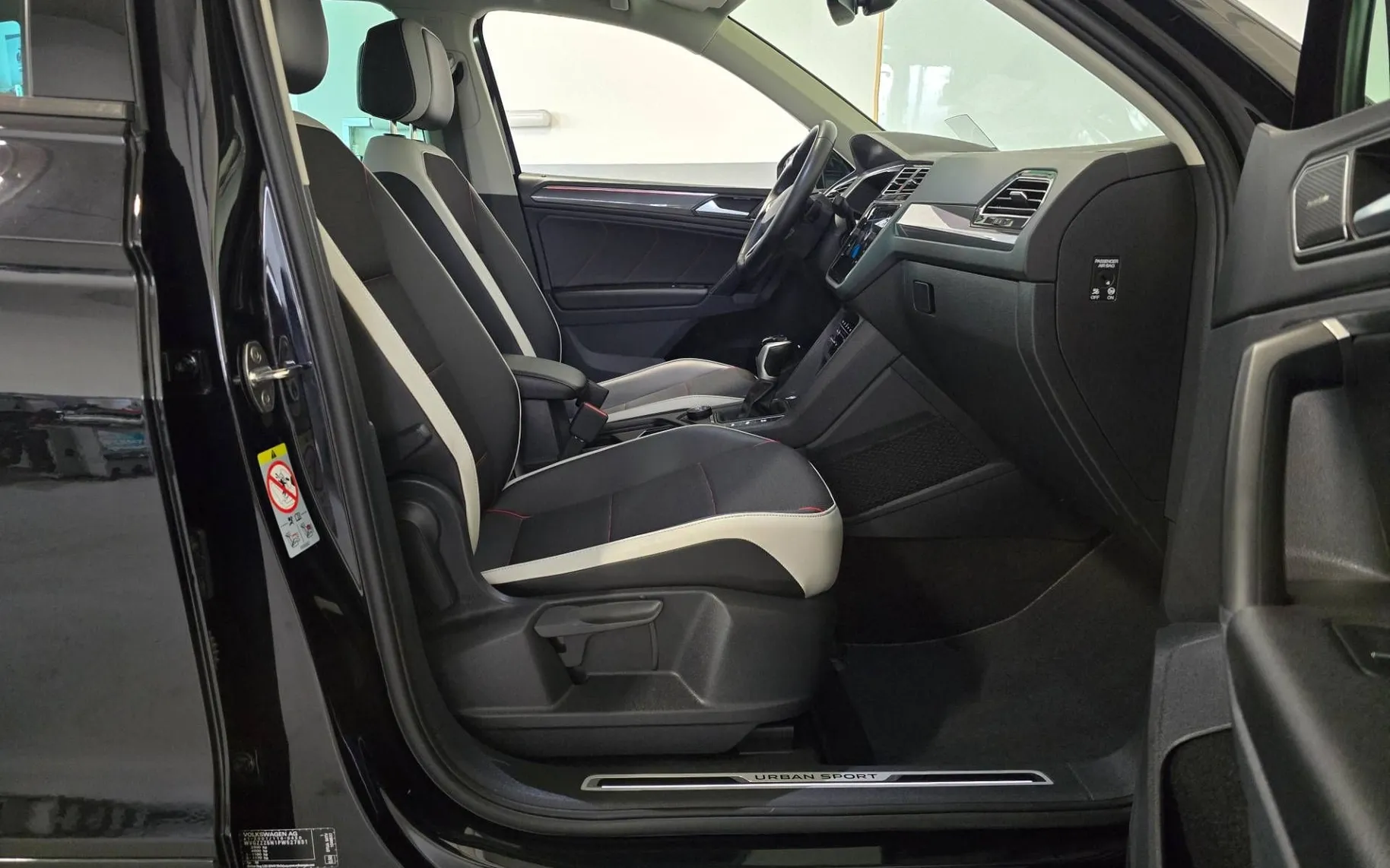 Notranja slika - Volkswagen Tiguan - 2.0 TDI Urban Sport 4Motion DSG - Matrix.kamera.HK - 19