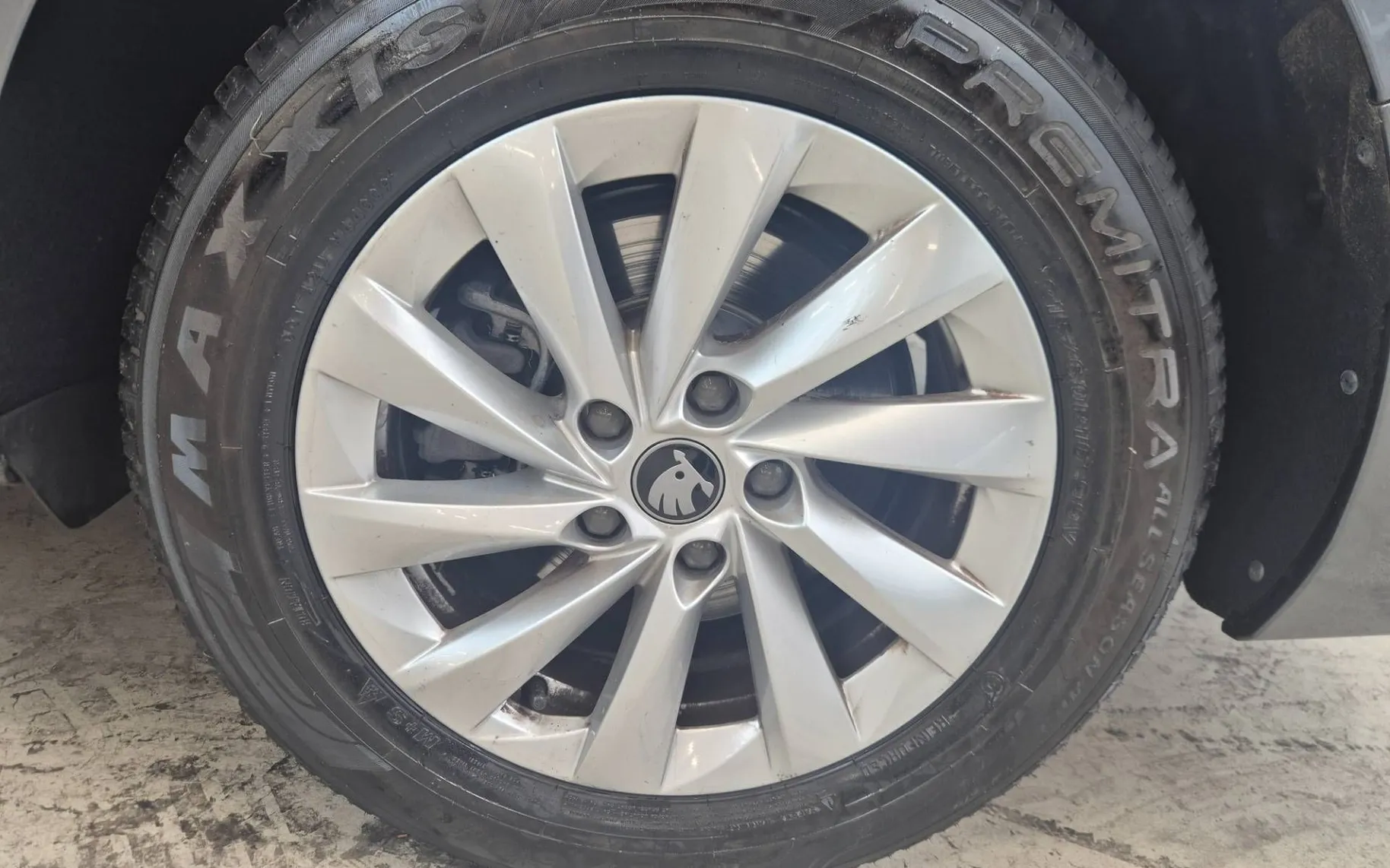 Notranja slika - Škoda Superb - Combi 2.0 TDI DSG Essence - 10