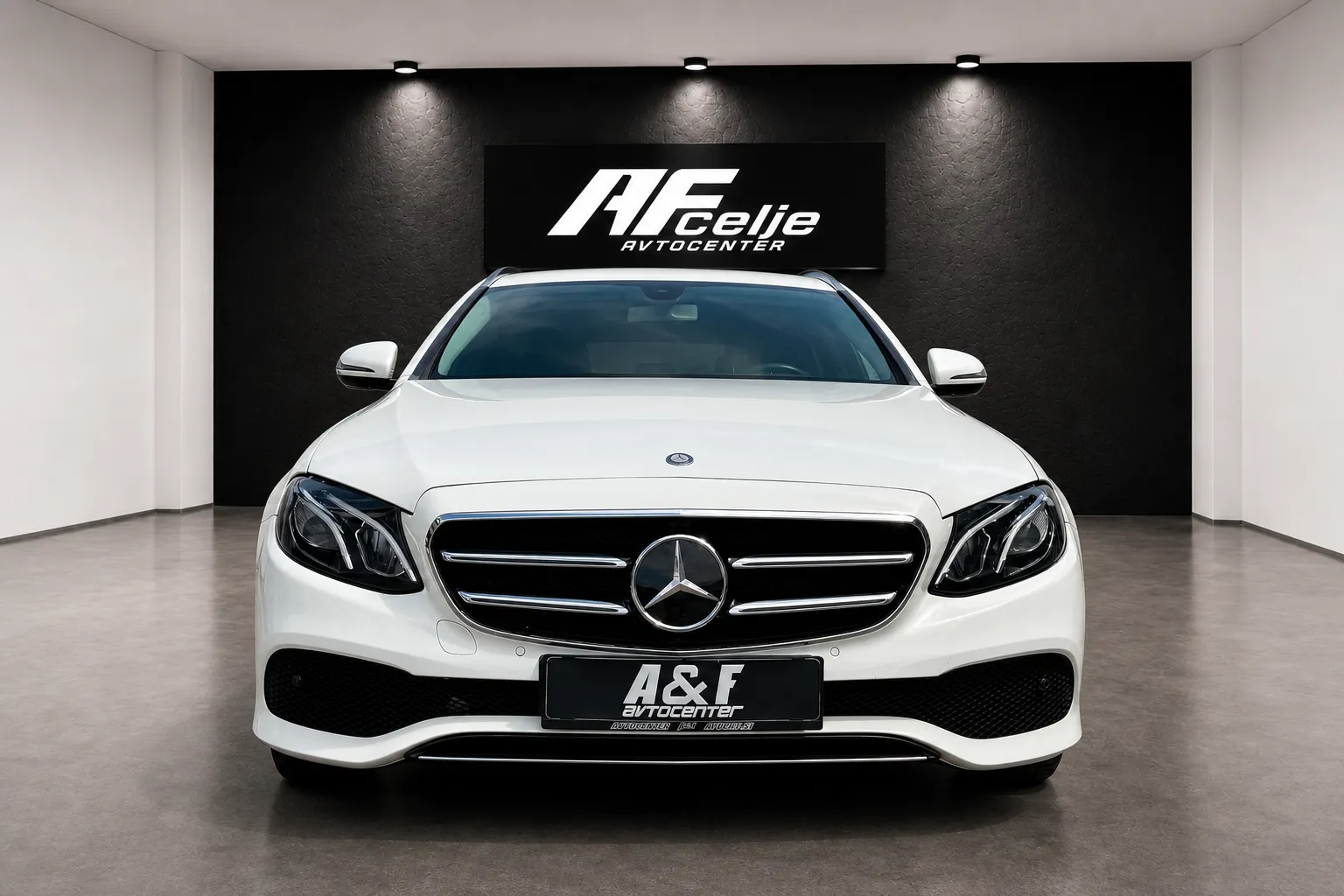 Zunanja slika - Mercedes-Benz E-Razred - 220CDI-AUT-AVANTGARDE-LIZING ZA TUJCE-XENON+LED-.. - 2