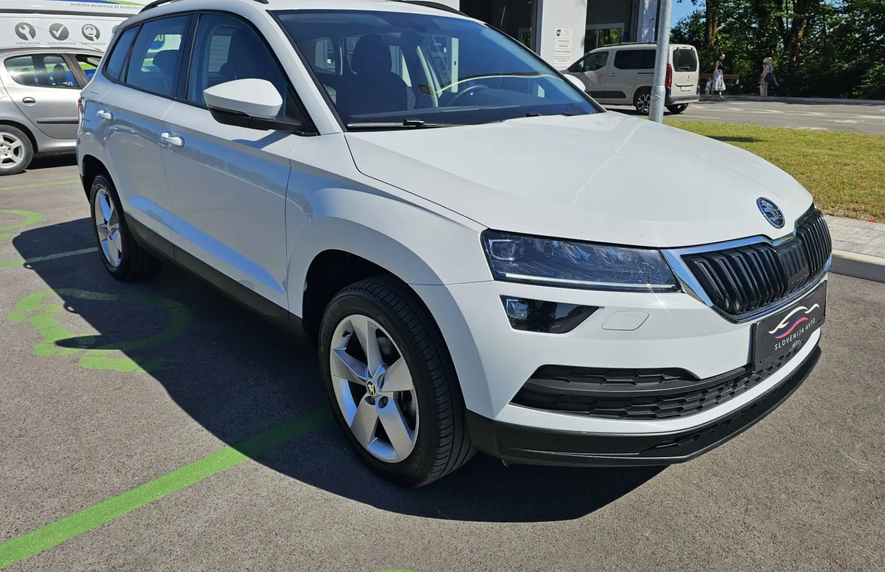 Zunanja slika - Škoda Karoq - Style 1.6 TDI DSG|FULED|ALU|ASSIS.|NAVI|2xPDC| - 3