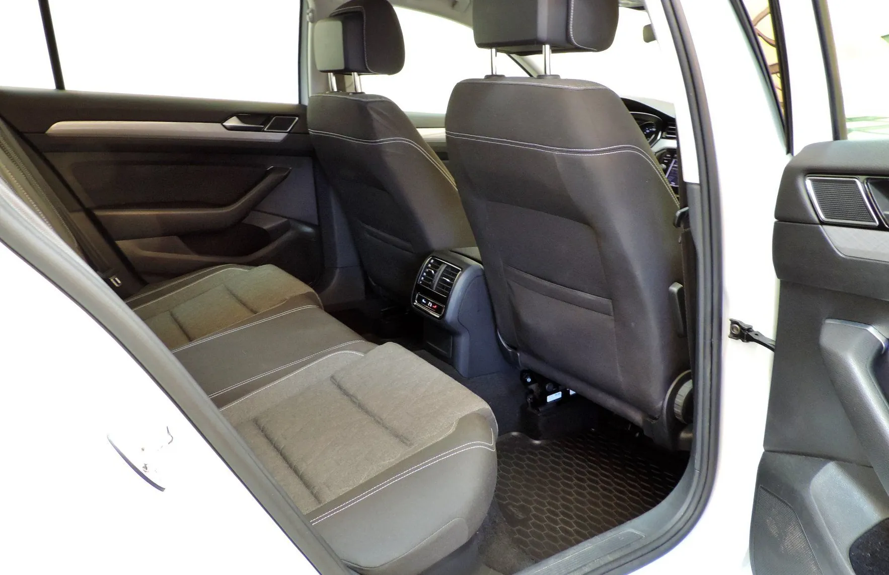 Zunanja slika - Volkswagen Passat - Variant 2.0 TDI BMT SCR Business DSG LED-ACC-KAMERA-M.KOTI - 12