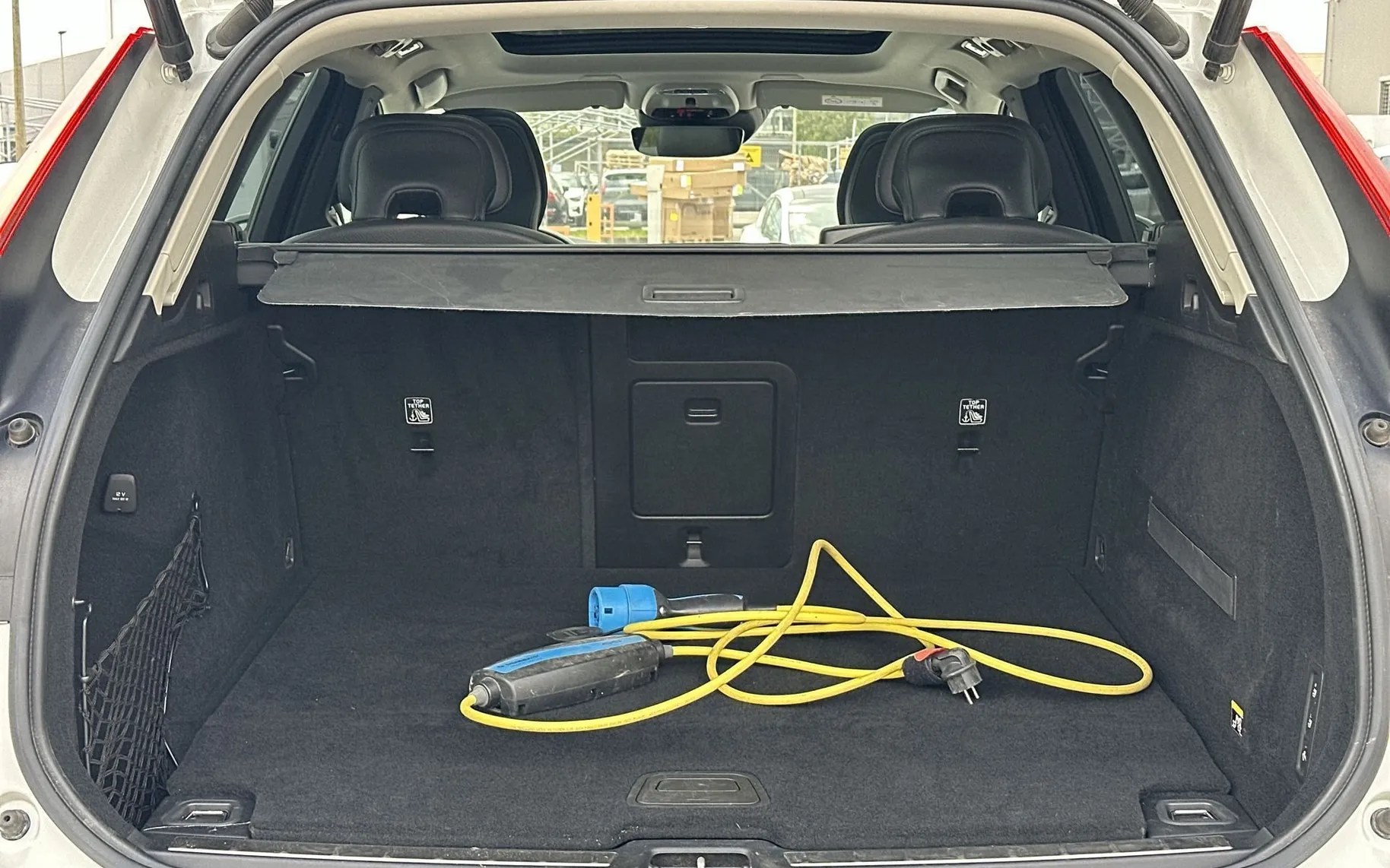 Notranja slika - Volvo XC60 - T8 Recharge Twin Engine AUT  Zračno Kljuka Pano... - 15