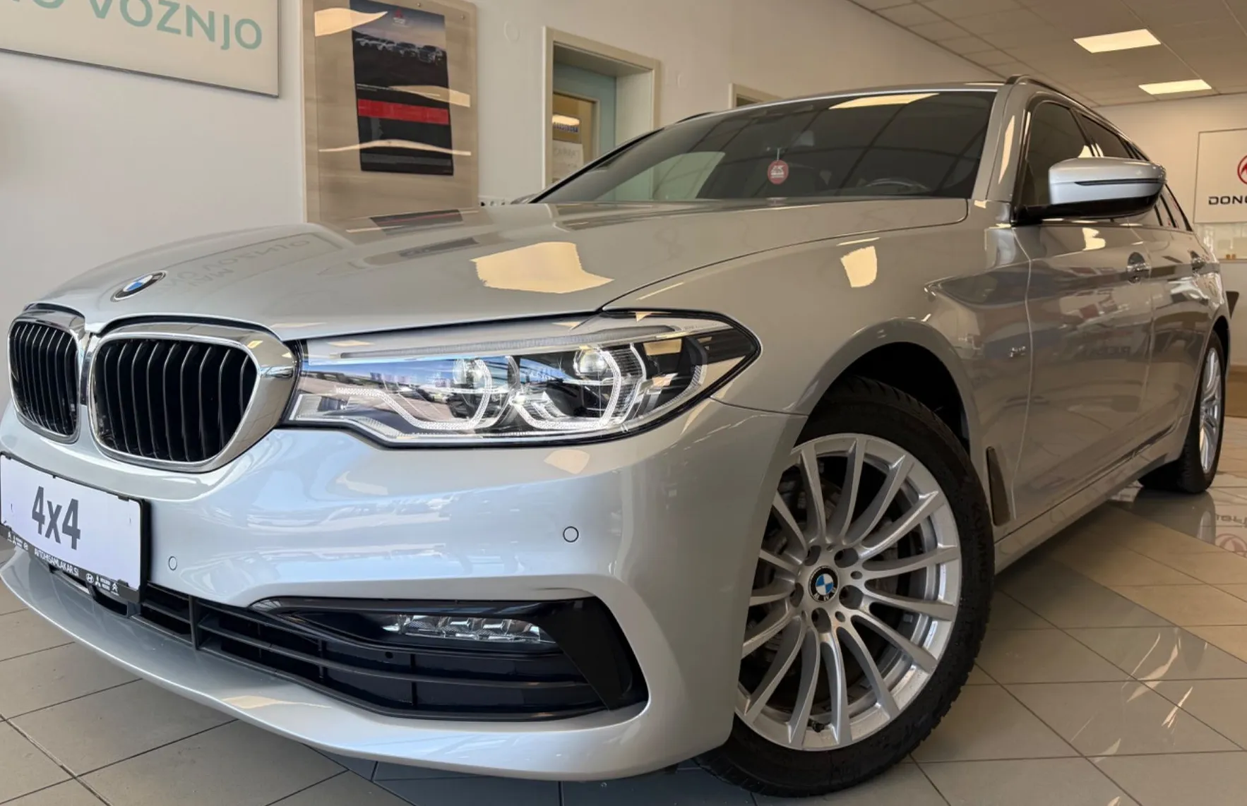 Zunanja slika - BMW Serija 5 - Touring: 520d xDrive Touring Avt. SPORT LINE-LED-NAVI-PA - 3