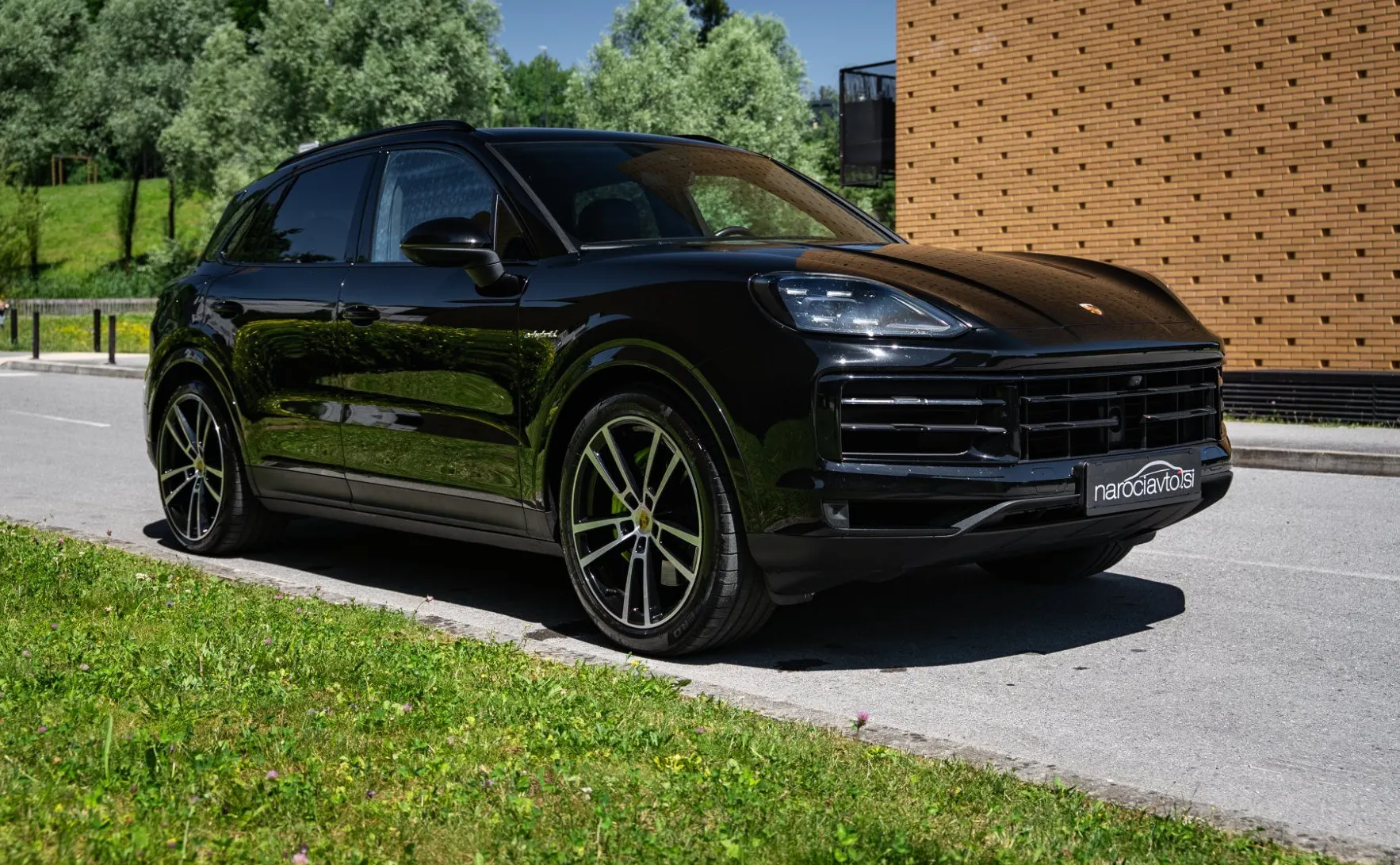 Zunanja slika - Porsche Cayenne - E-Hybrid - LED - Pano - 22 COL - Zračno vzmetenje - 3