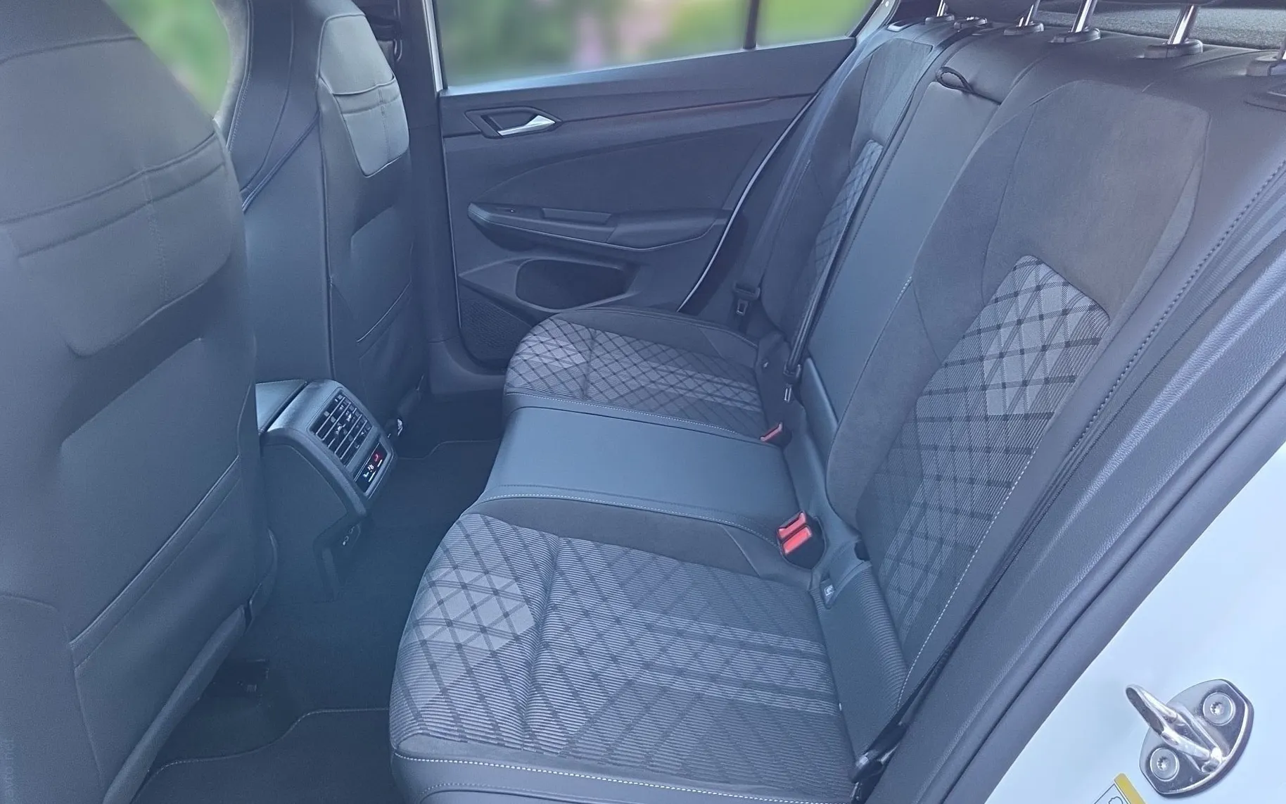 Notranja slika - Volkswagen Golf - 1.5 eTSI BMT 4Joy DSG... - 11