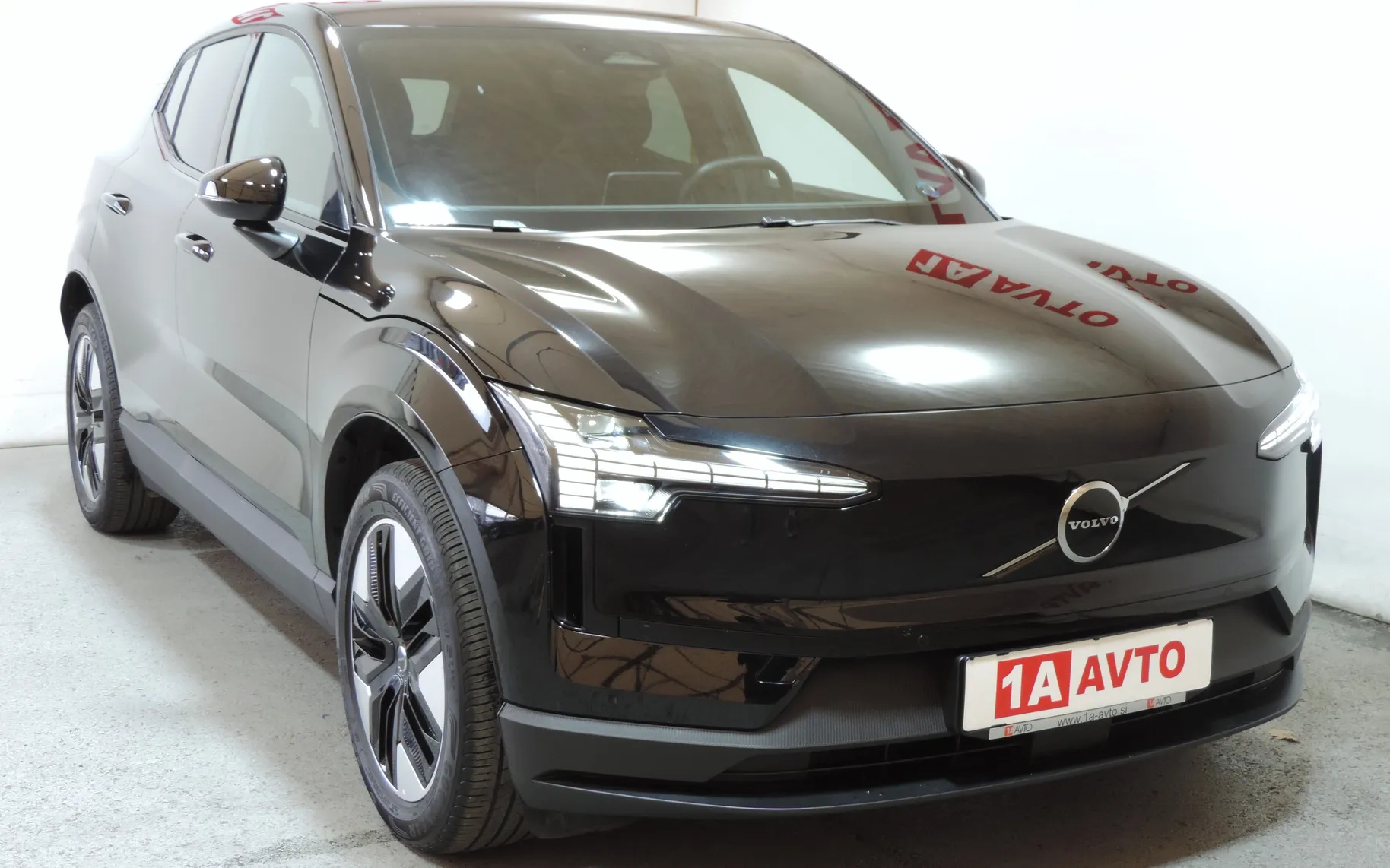 Zunanja slika - Volvo EX30 - Single Motor  51 kWh  Plus - 3