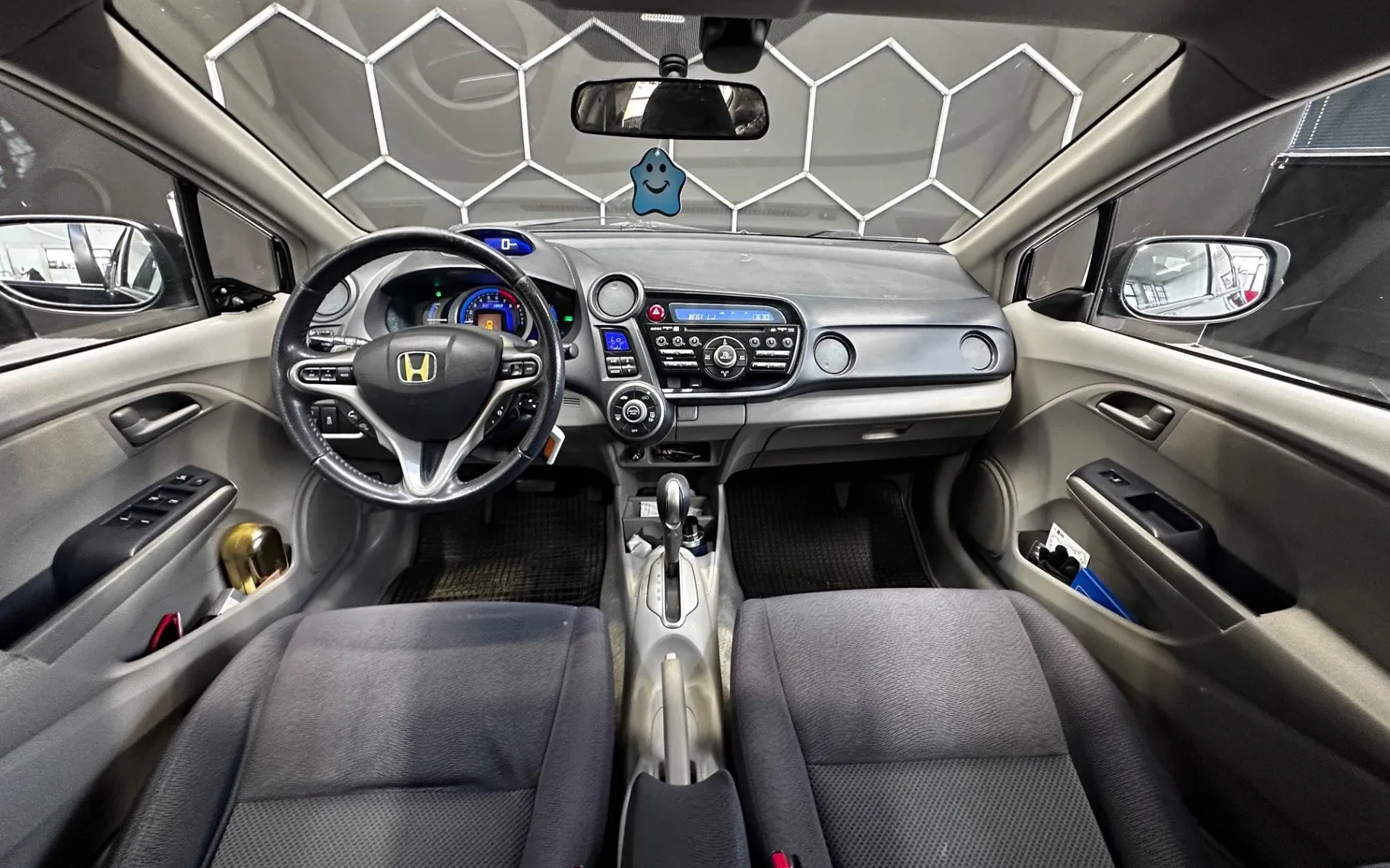 Notranja slika - Honda Insight - 1.3 HYBRID AVTOMATIK KLIMA TEMPOMAT NOVE Z. GUME - 14