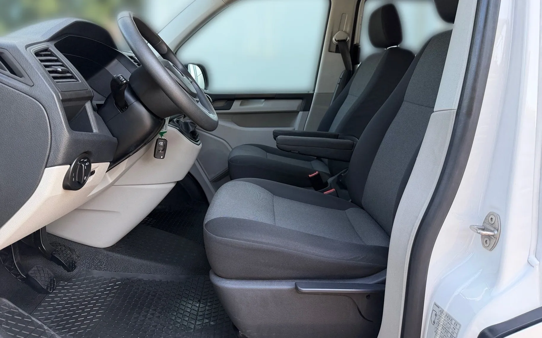 Notranja slika - Volkswagen Transporter - Krpan 2.0 TDI KMR-SLO-PDC-Vlečna kljuka-... - 7