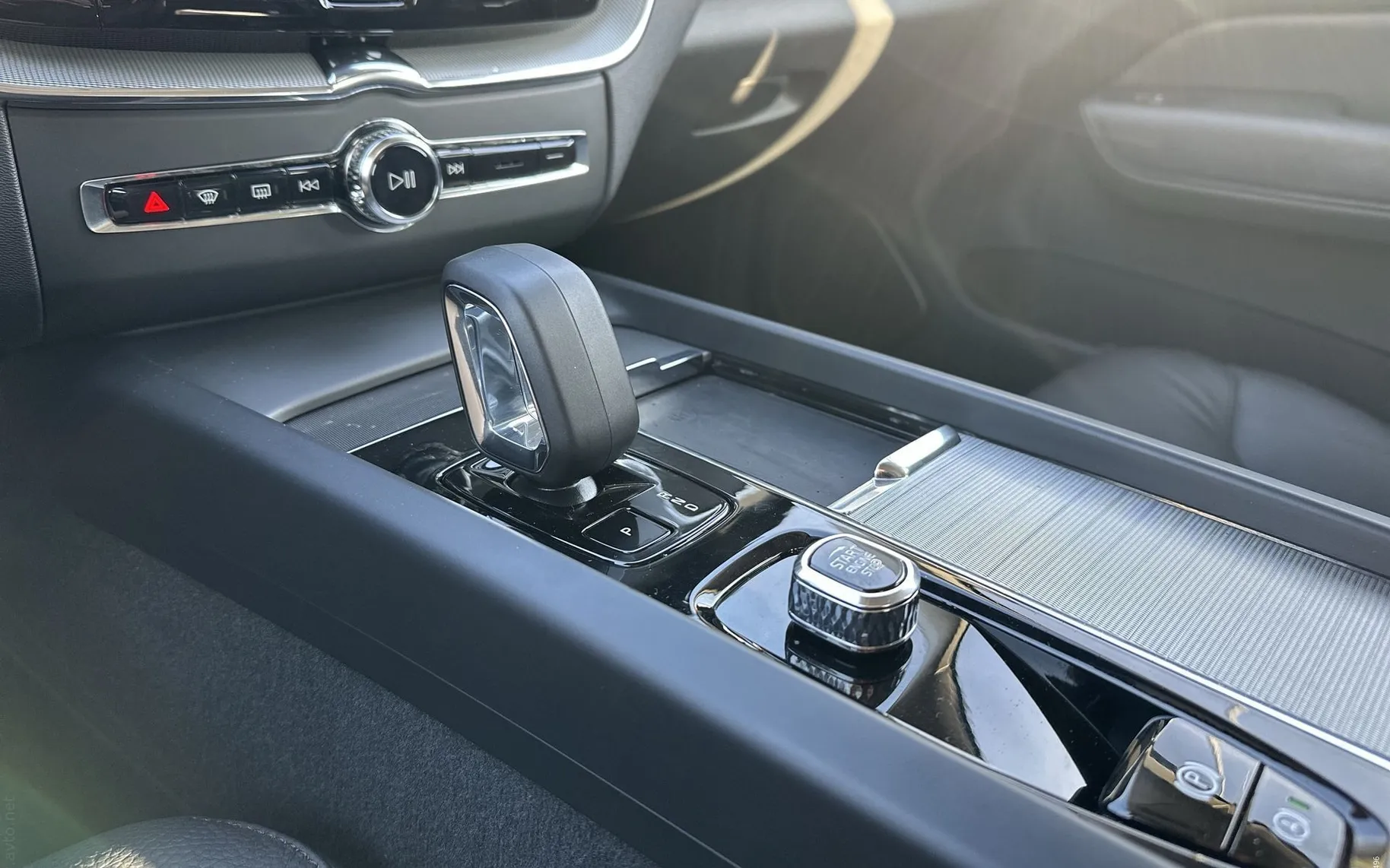 Notranja slika - Volvo XC60 - B4 D Core AT... - 12
