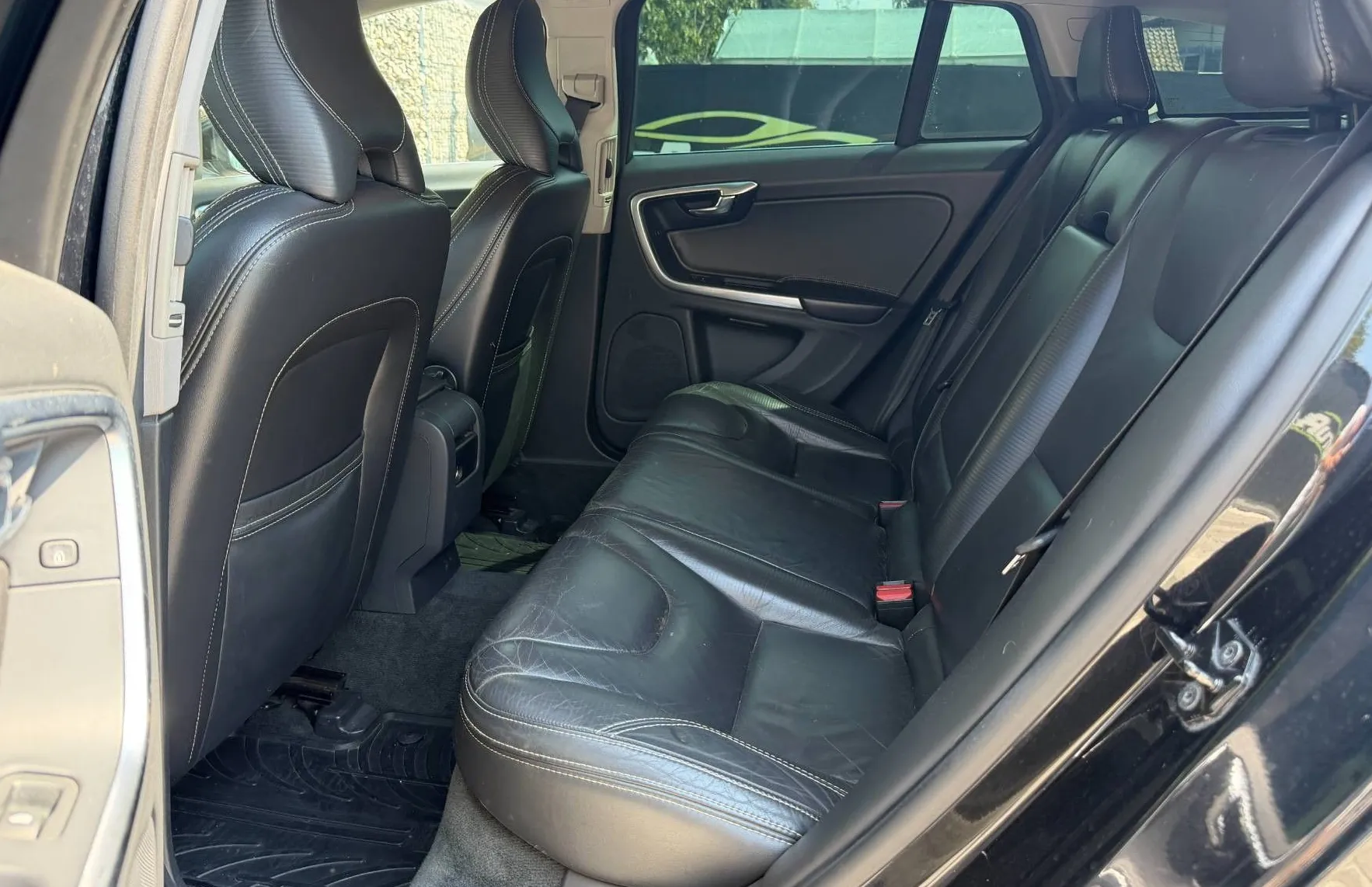 Zunanja slika - Volvo V60 - D5 AWD Geartronic |MEMORY|WEBASTO|GR. SED.| - 17