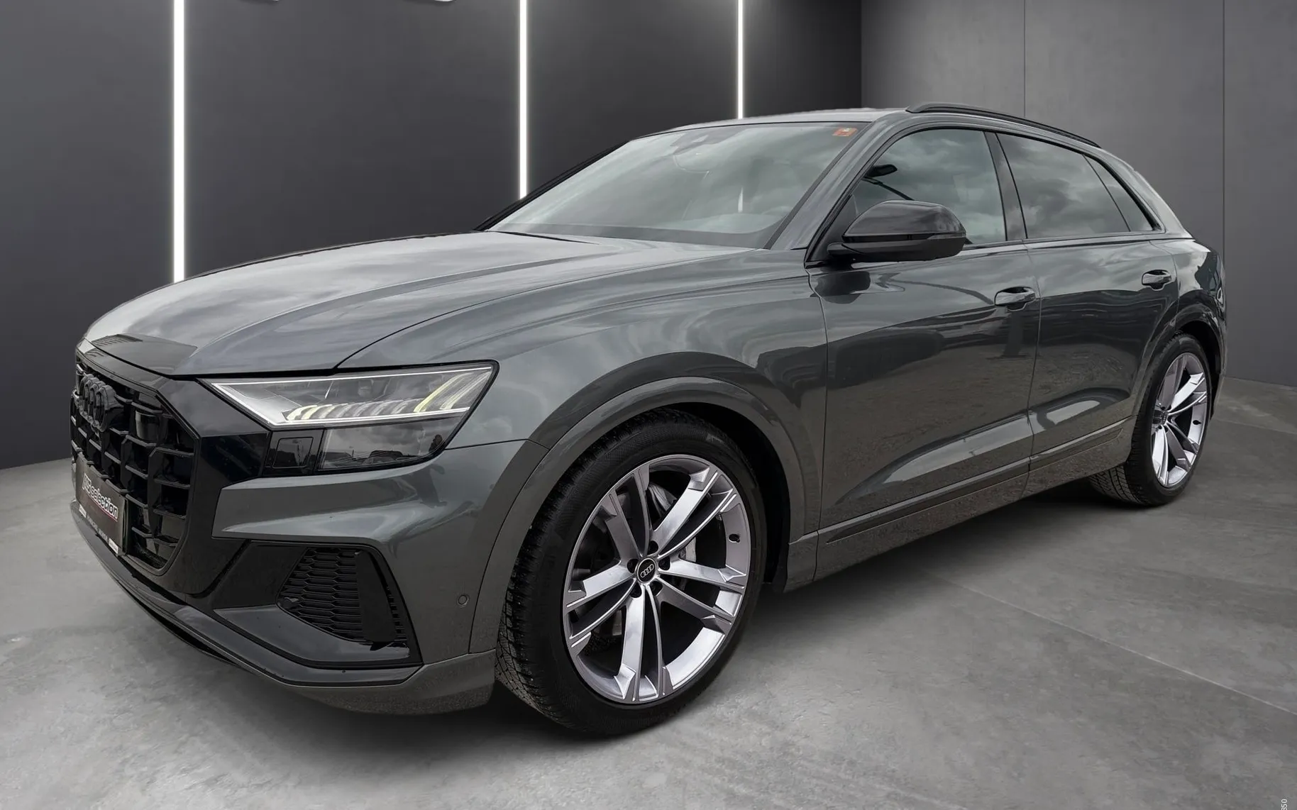 Zunanja slika - Audi Q8 - 50 TDI Quattro-S Line-Zračno-22 COL-360kamera-Navi - 1