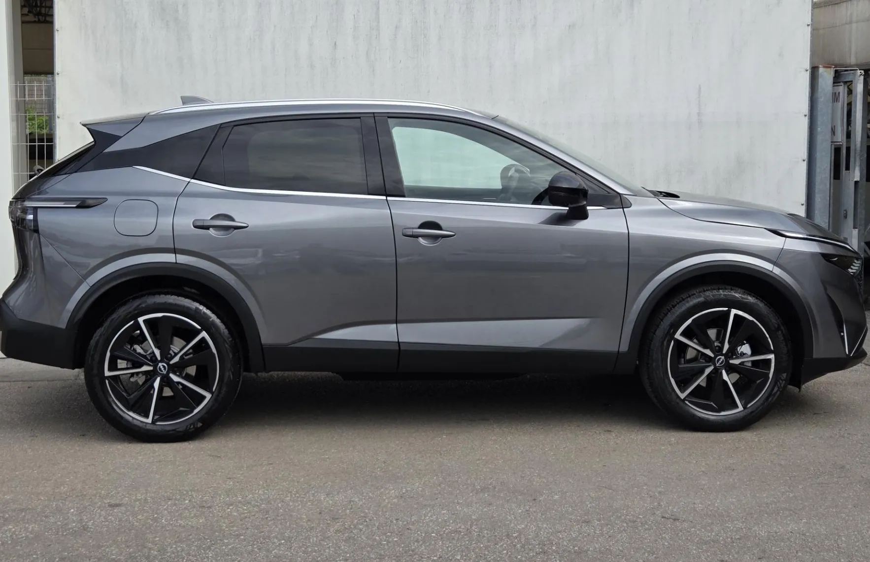 Zunanja slika - Nissan Qashqai - Tekna 1.3 DIG-T 158 X-Tronic+paket COLD - 4