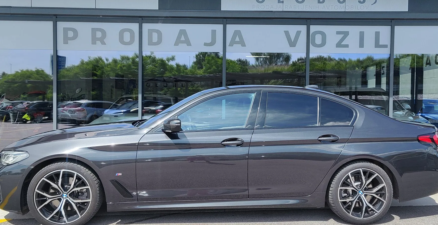 Zunanja slika - BMW Serija 5 - : 520d Avt.M-PAKET HEAD UP HLAJENJE KAMERA KEYLESS - 3