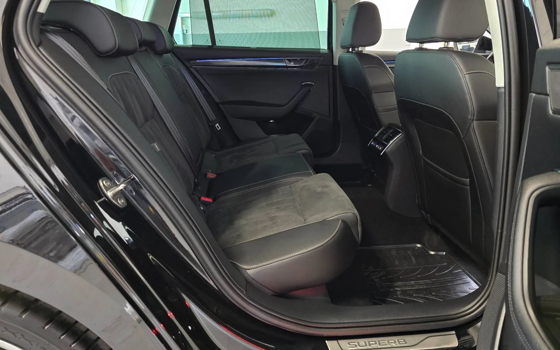 Notranja slika - Škoda Superb - Combi 2.0 TDI Style DSG - Matrix.360kam.DCC.Canton - 20