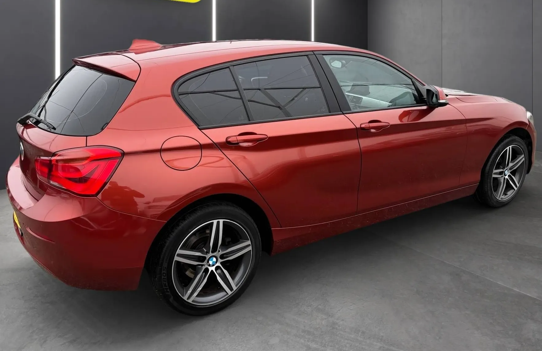 Zunanja slika - BMW Serija 1 - : 118d xDrive LED PDC NAVI TEMPOMAT TOP... - 7