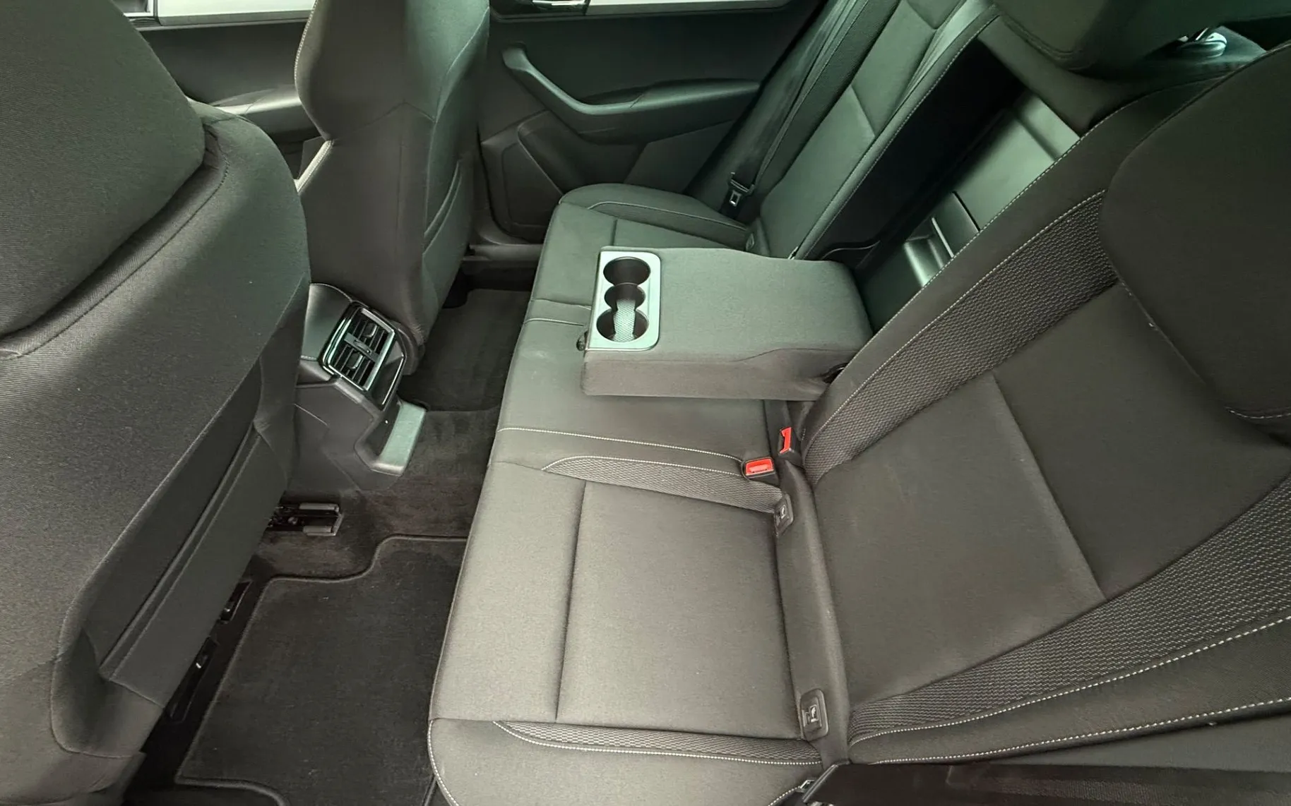 Zunanja slika - Škoda Karoq - Ambition 2.0 TDI DSG-Acc-Laneassist-Kamera-Led - 15