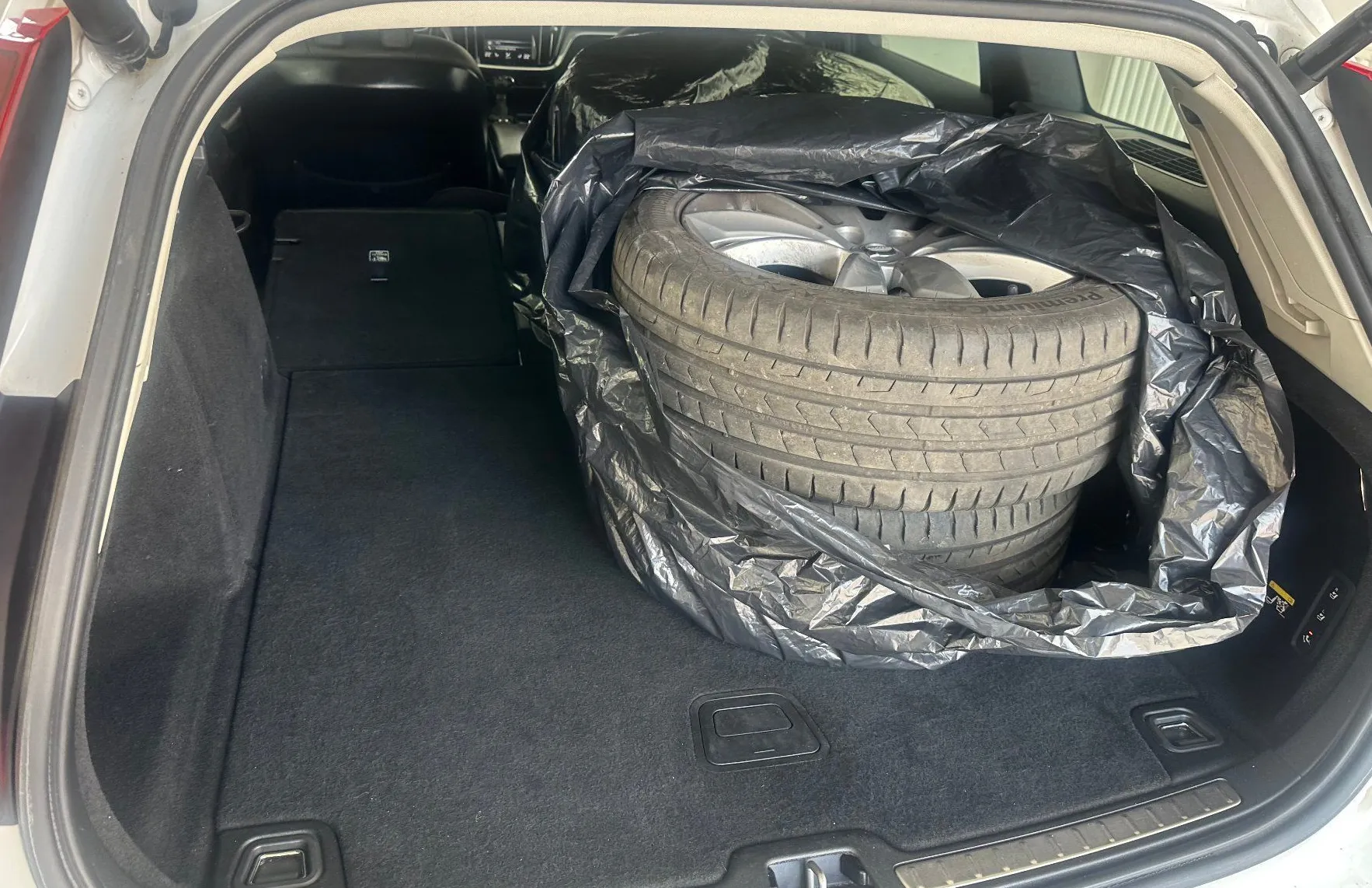 Zunanja slika - Volvo V60 - D3 Momentum Pro Avt+4 ALU.USNJE.NAVI.4X4.TOP - 4
