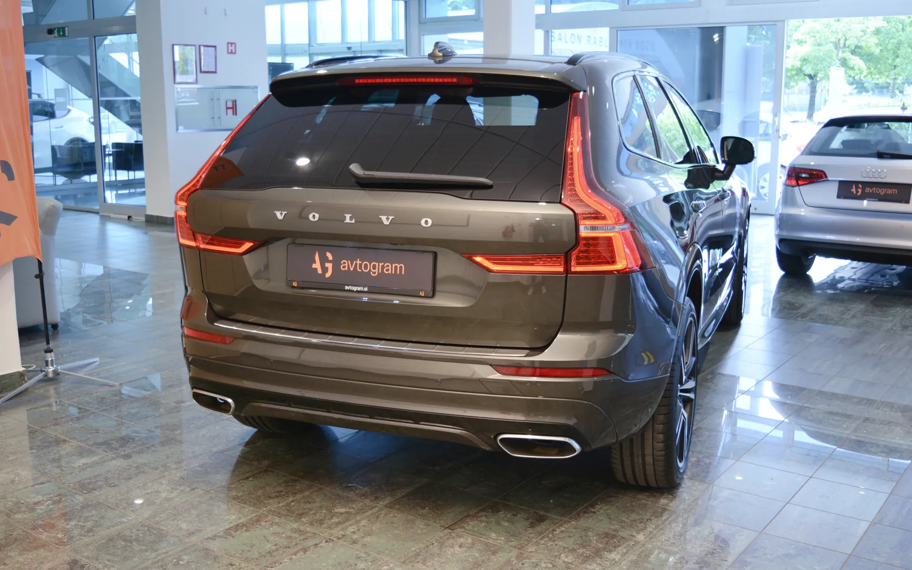 Zunanja slika - Volvo XC60 - D4 Avt. RDesign ACC-KLESS-KLJUKA-BLIS-HARMANKARDON - 3