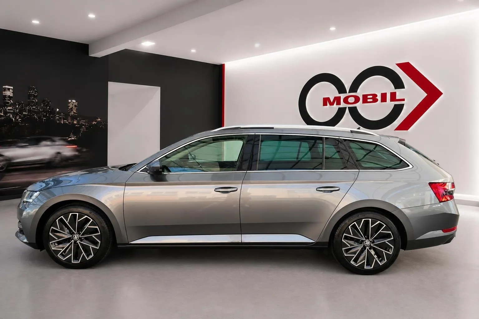 Notranja slika - Škoda Superb - Combi 2.0 TDI L K DSG - Matrix.pano.Canton.DCC.kam - 8