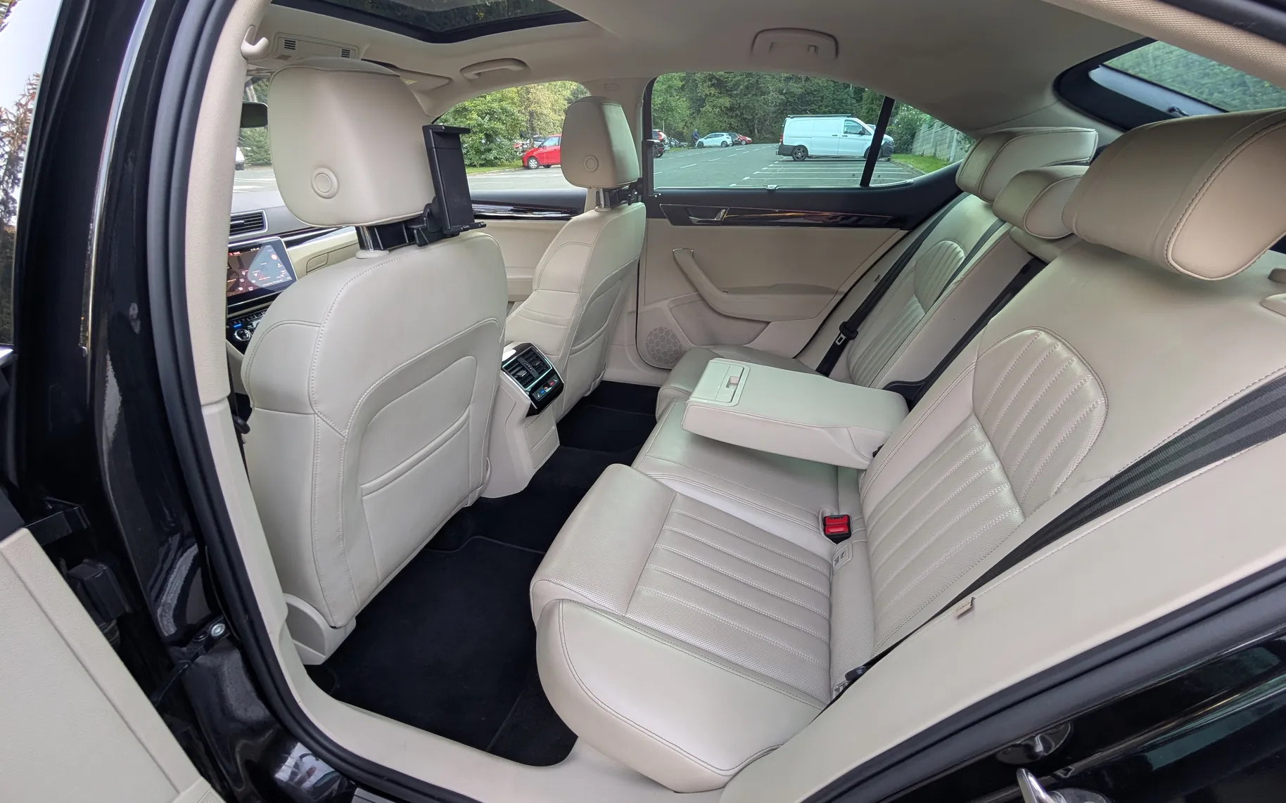 Zunanja slika - Škoda Superb - 4x4 2,0 TSI L&K DSG - 5