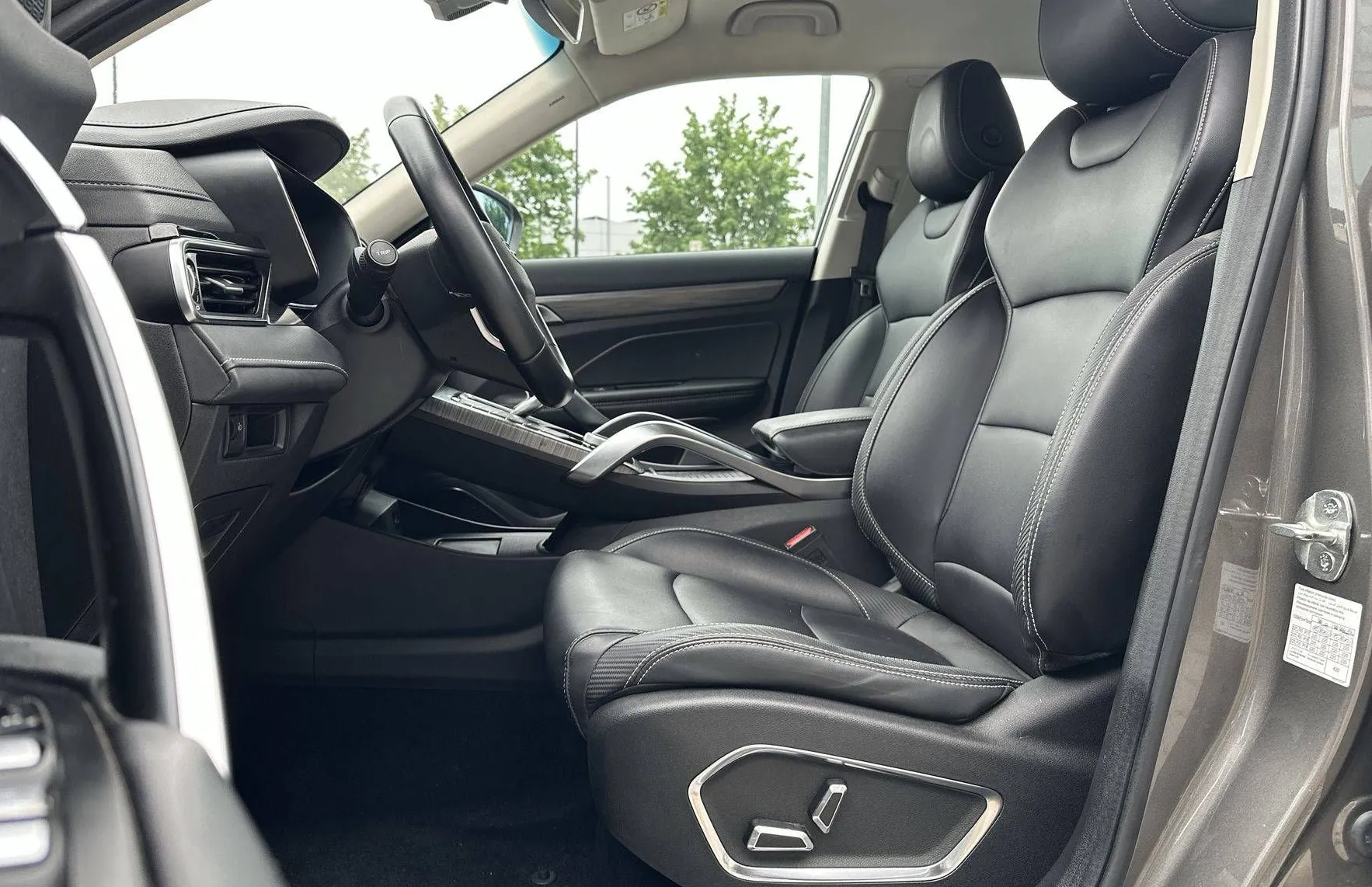 Zunanja slika - Geely Atlas Pro - 4WD 1.5 TD 48V EMS Flagship - 10