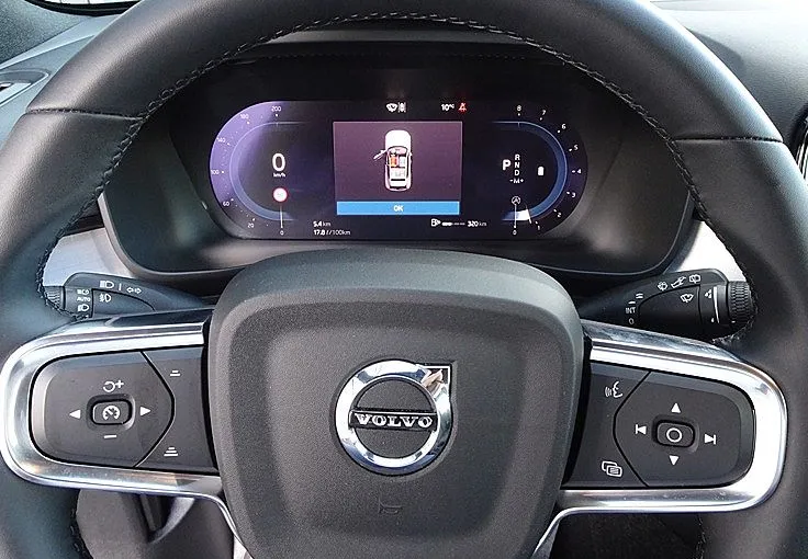 Zunanja slika - Volvo XC40 - 2.0 B3 Core 2WD -VIRTUAL -KAMERA -NAVI - 9