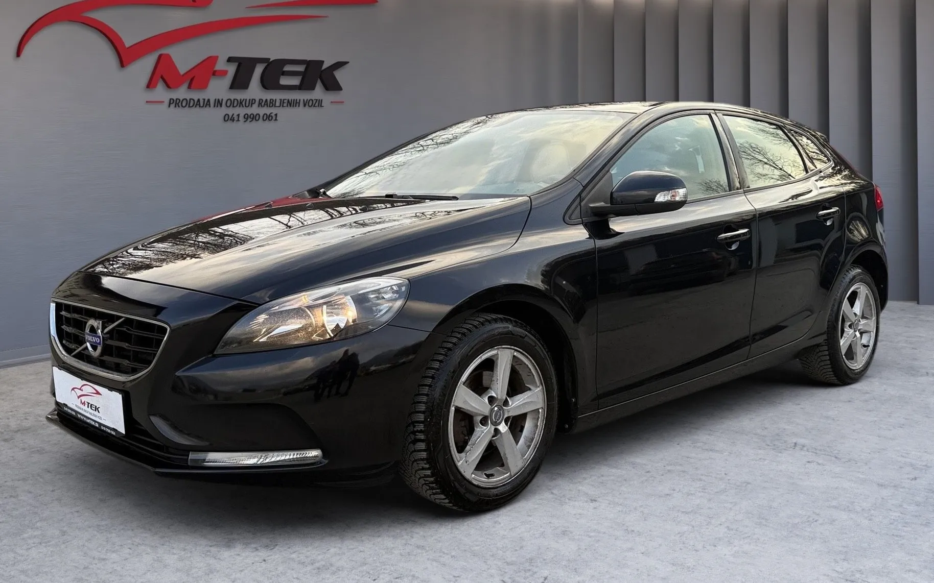 Zunanja slika - Volvo V40 - D2 102g Powershift R-Design Kinetic... - 1