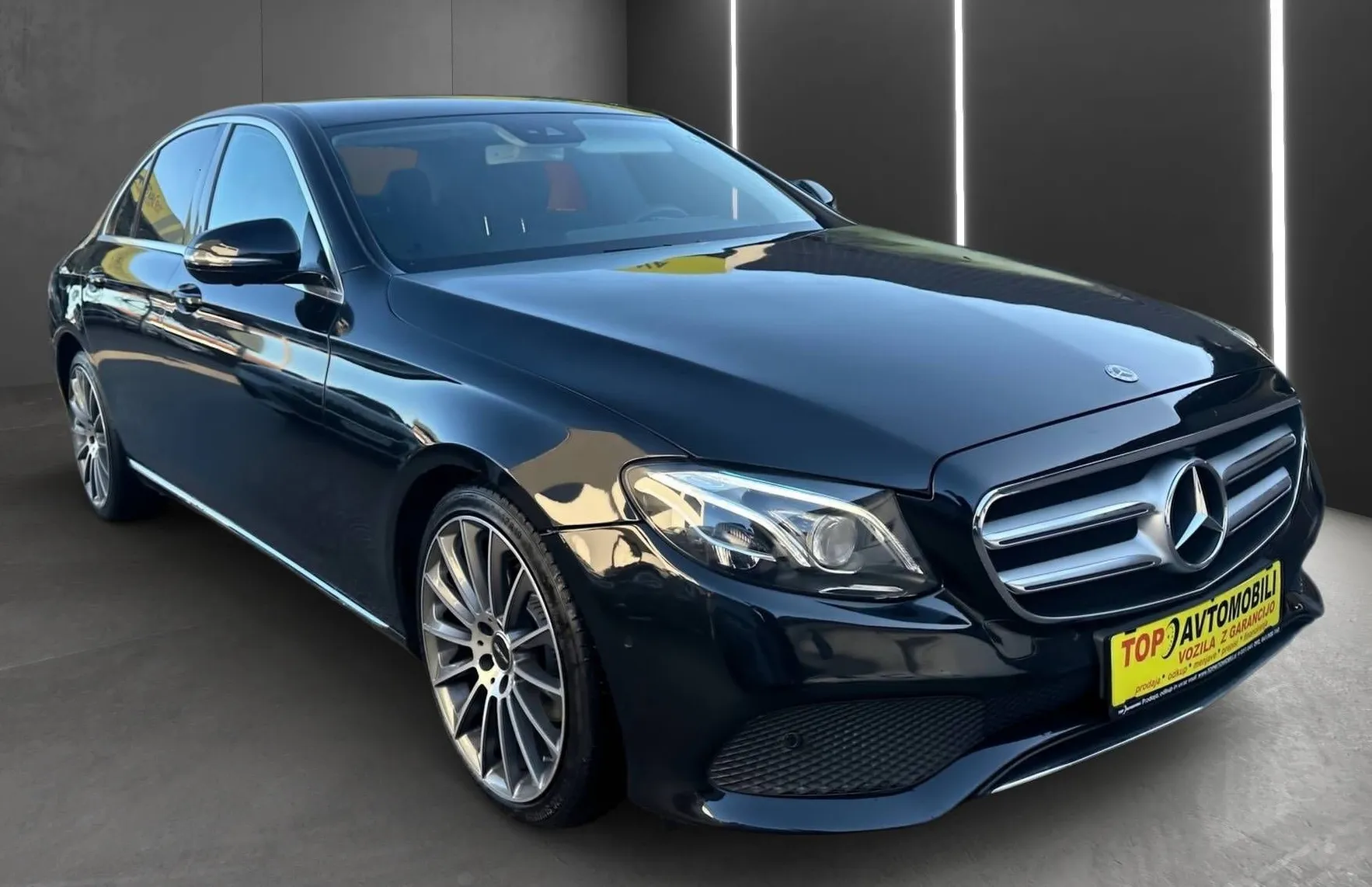 Zunanja slika - Mercedes-Benz E-Razred - E 220 d FULL LED TEMPOMAT NAVI 360 KAMERA PDC ... - 11