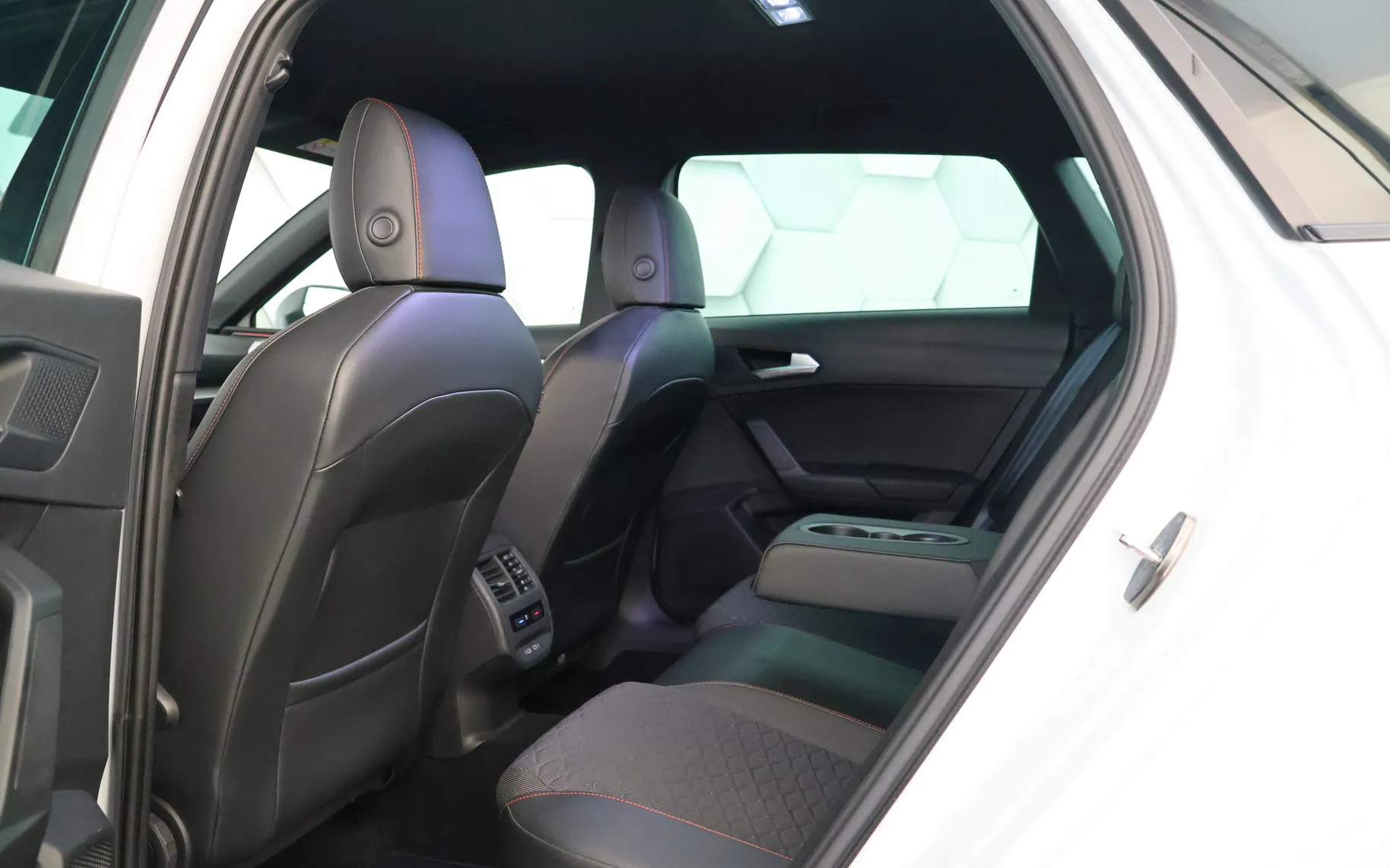 Zunanja slika - Seat Leon - Sportstourer 2.0 TDI DSG FR-Line 150KM - 10