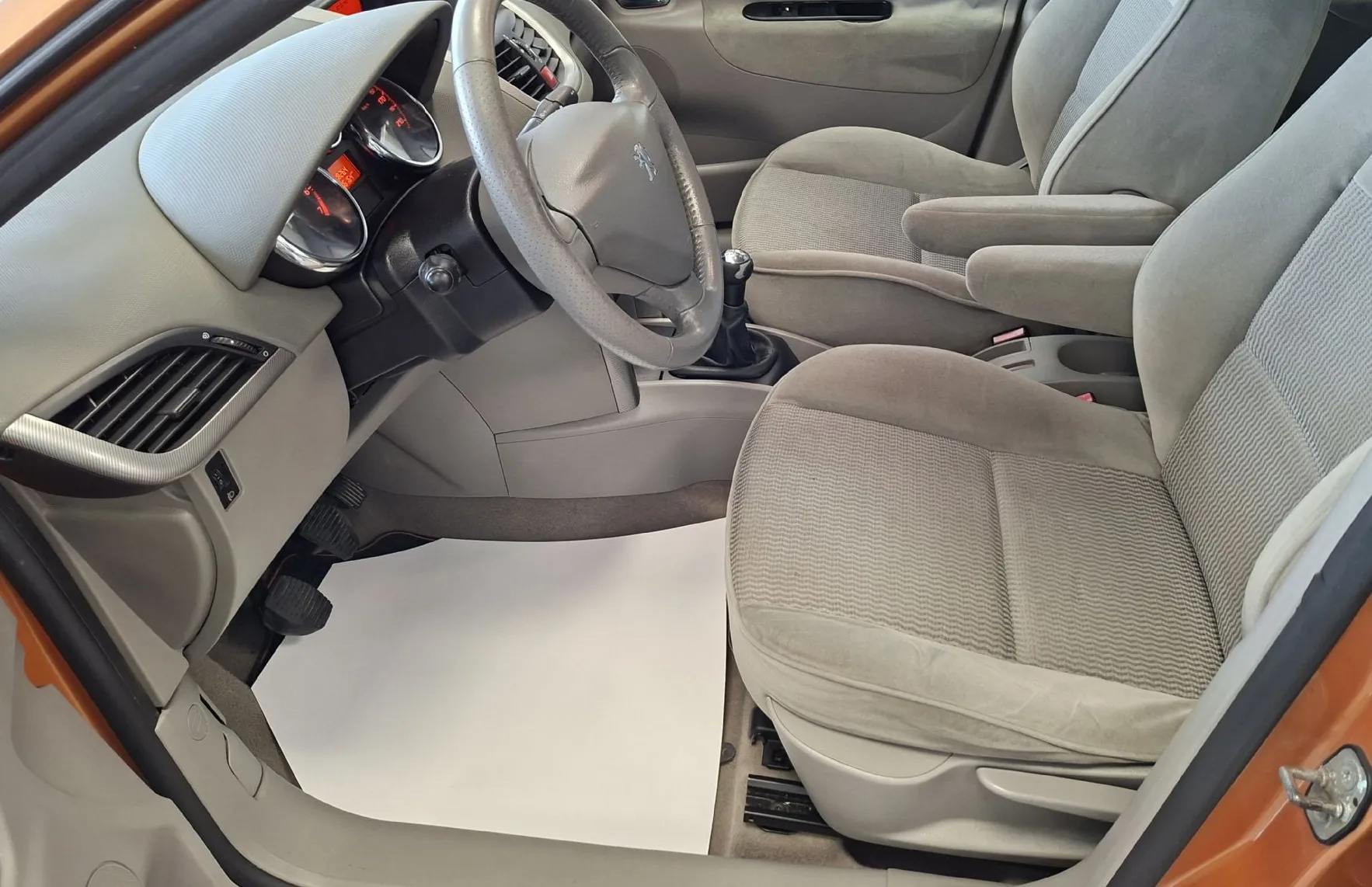 Zunanja slika - Peugeot 207 - PREMIUM 1.4 16V-HITRI KREDIT-ODLIČEN- - 13