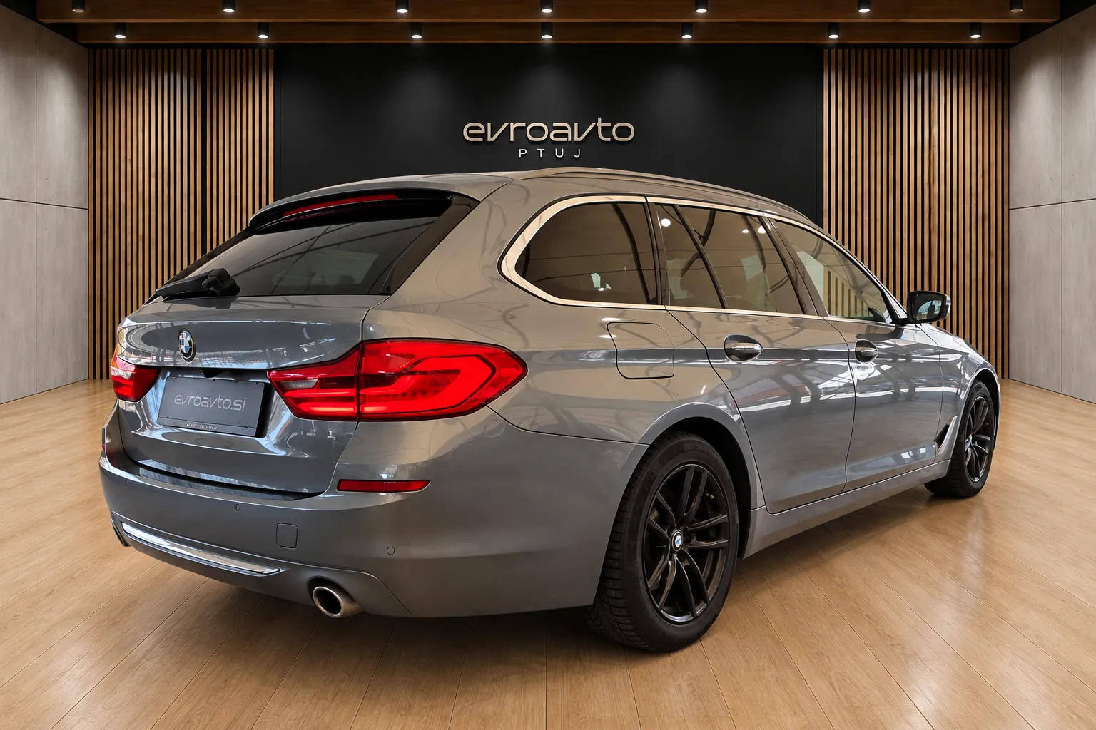 Zunanja slika - BMW serija 5 Touring: - 520d Touring Avt.Luxury Line  Head-Up display - 5