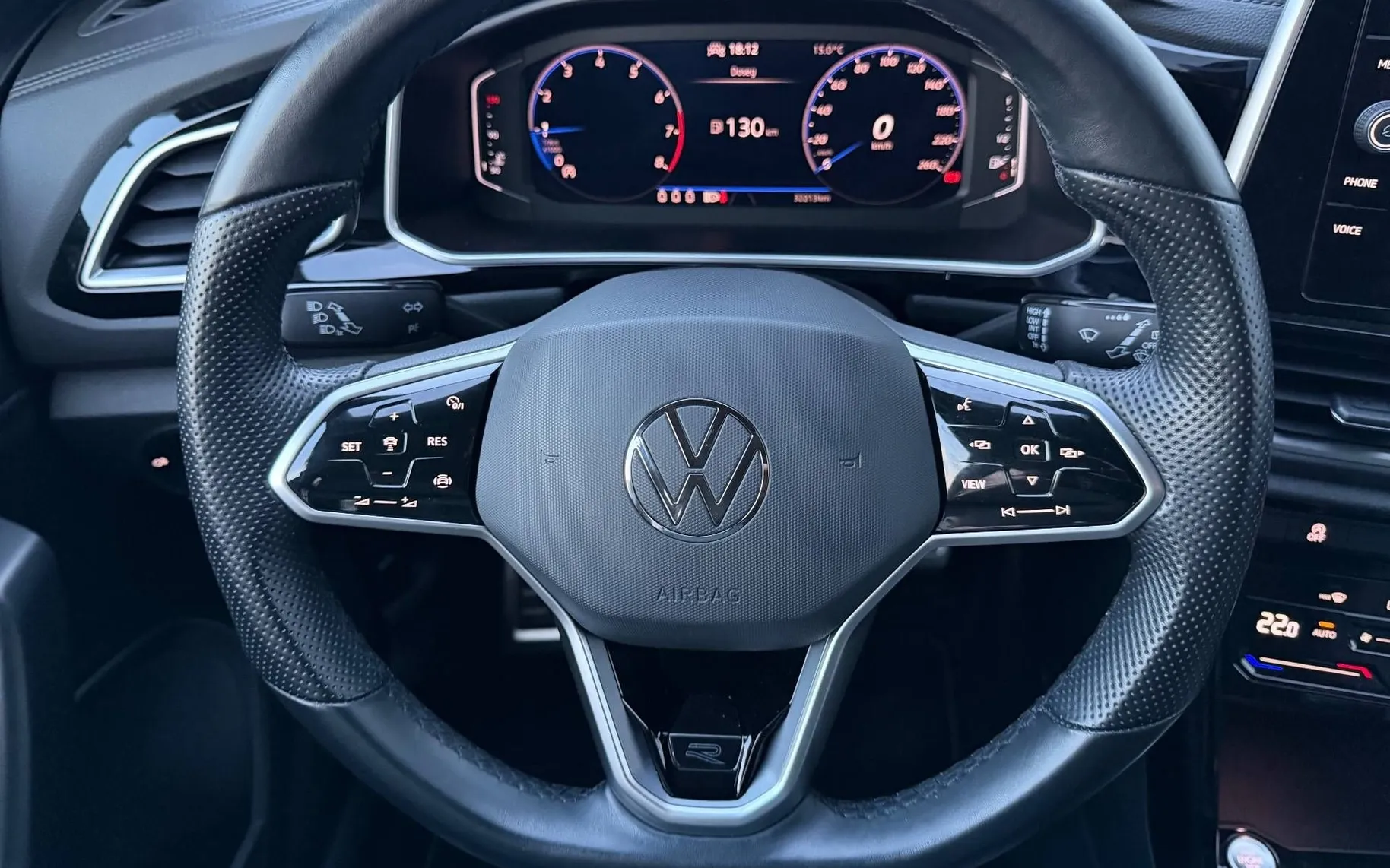 Notranja slika - Volkswagen T-Roc - 1.0 TSI BMT R-Line-LED-ACC-PDC-Vzvratna kamera.... - 8