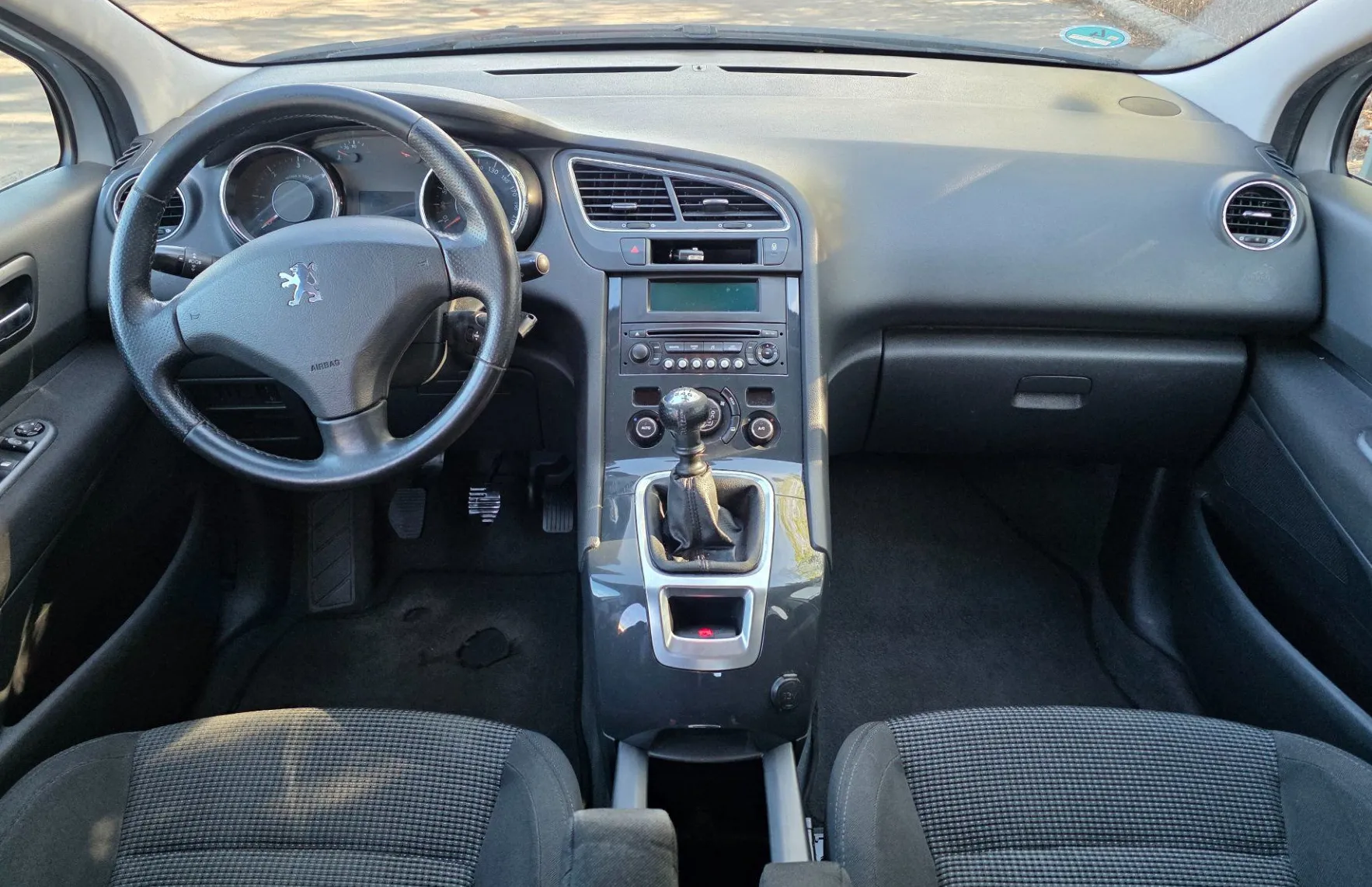 Zunanja slika - Peugeot 5008 - Premium 1.6 HDi FAP 7SEDEŽEV-KLIMA-ALU PLATIŠČA - 9
