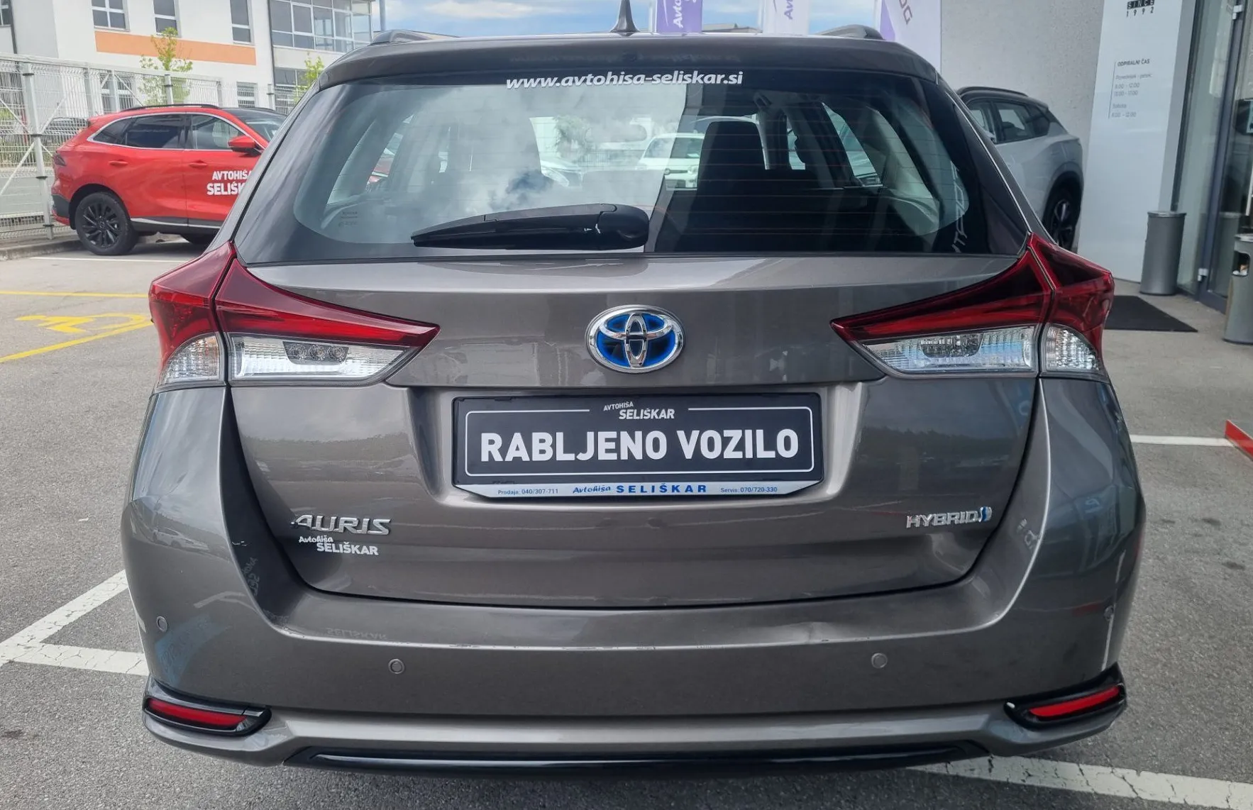 Zunanja slika - Toyota Auris - TOURING 1.8 Hybrid Avtomatik - ZNANA ZGODOVINA - 7