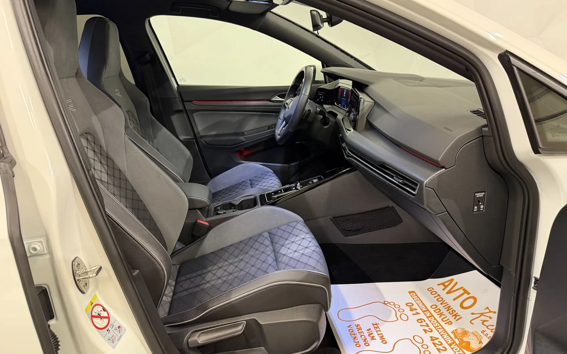 Notranja slika - VW Golf Variant - 2.0 TDI-R-LINE-DSG-VIRTUAL-ACC-LED-PDC-F1... - 11