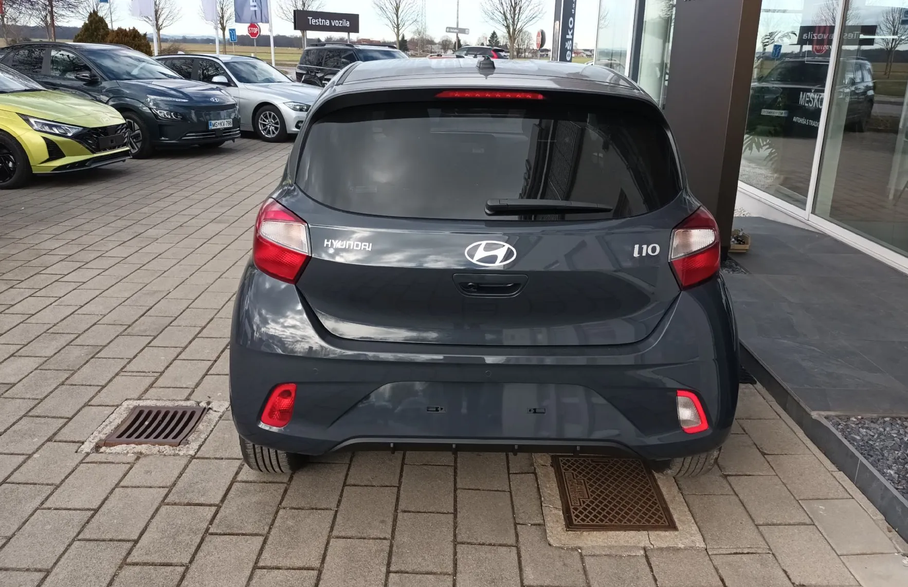 Zunanja slika - Hyundai i10 - 1.2 Style + dodatki.. ZADNJE NOVO VOZILO V SLO - 4