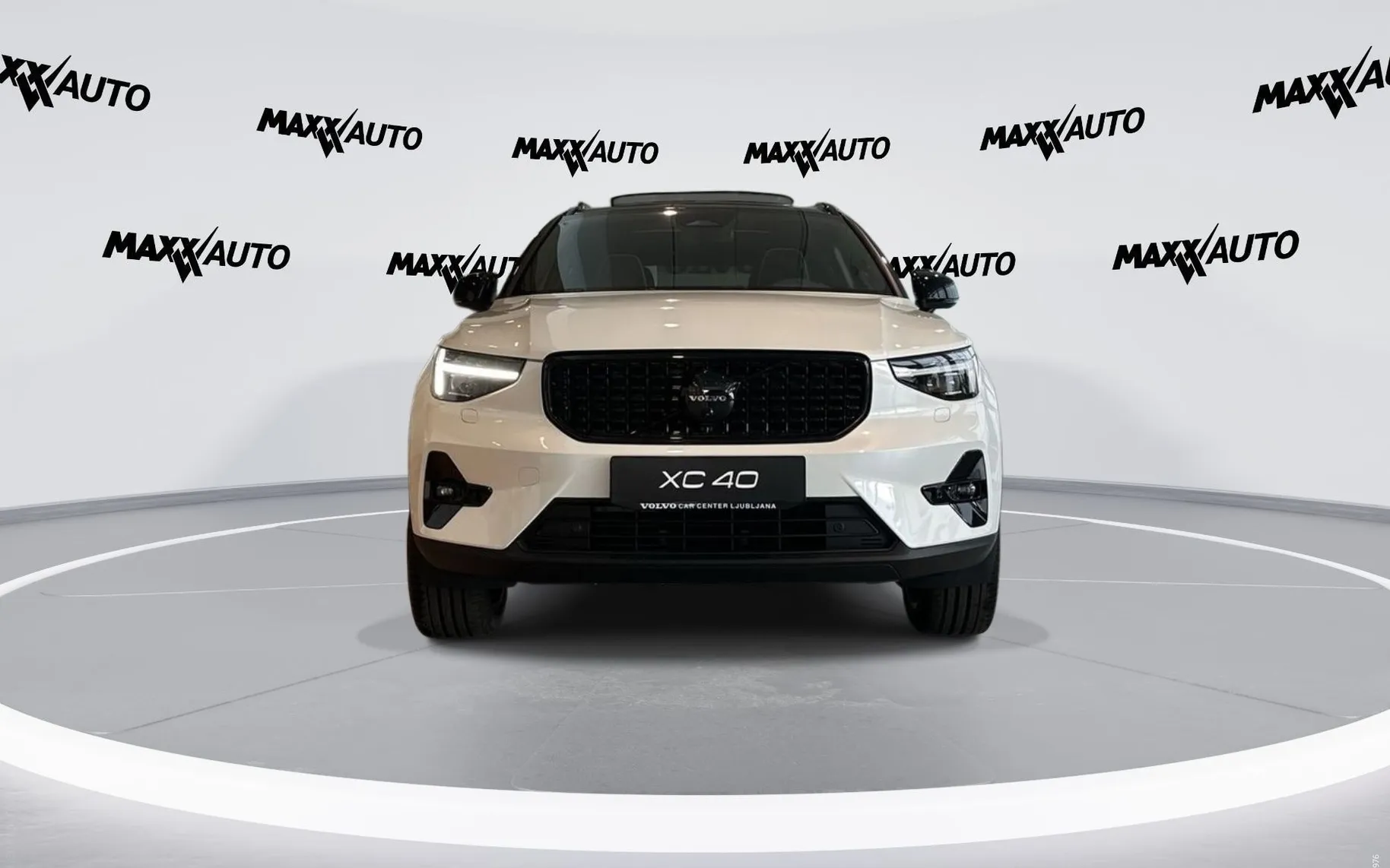 Zunanja slika - Volvo XC40 - B4 P Ultra Black Edition 3 leta garancije + 3 se.. - 2