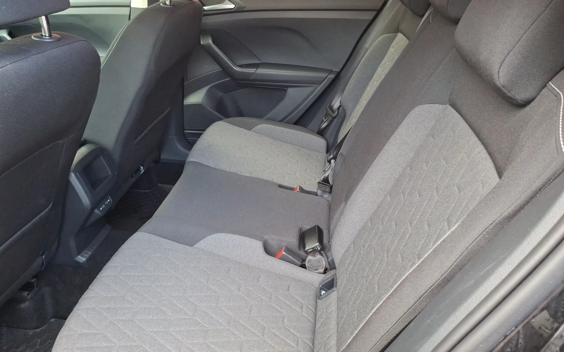Notranja slika - Volkswagen T-Cross - 1.0 TSI 4ALL 115KM - 11