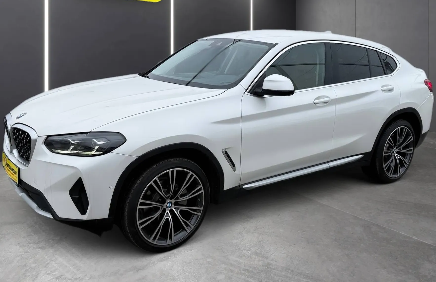 Zunanja slika - BMW X4 - serija : xDrive LCI MODEL •LED• USNJE• TOP • OBROKI• - 3