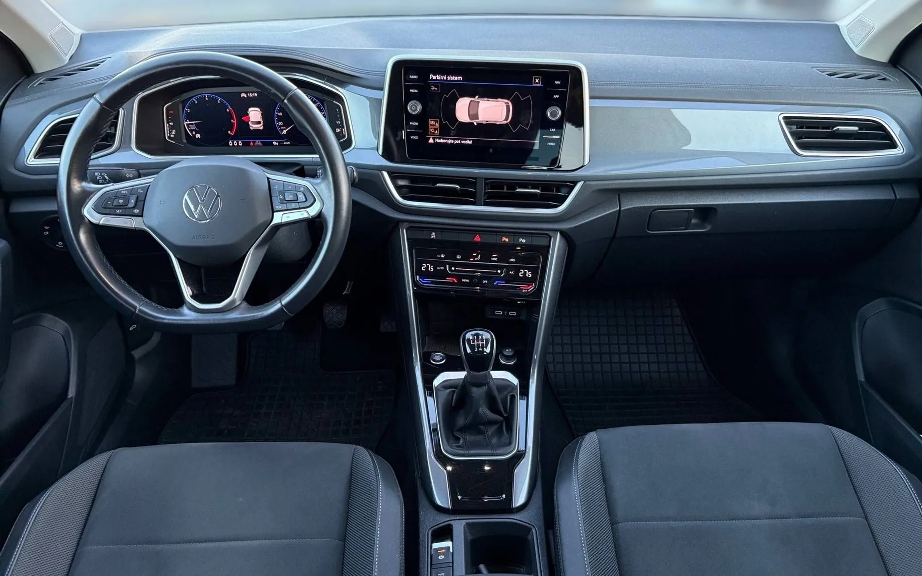 Notranja slika - Volkswagen T-Roc - 1.0 TSI Style 1.Lastnik SLO - 12
