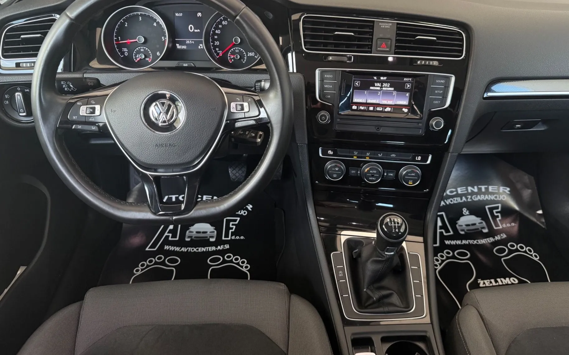 Notranja slika - VW Golf - 1.6 TDI-H LINE-XENON+LED-LIZING ZA TUJCE-ODLIČEN-. - 15