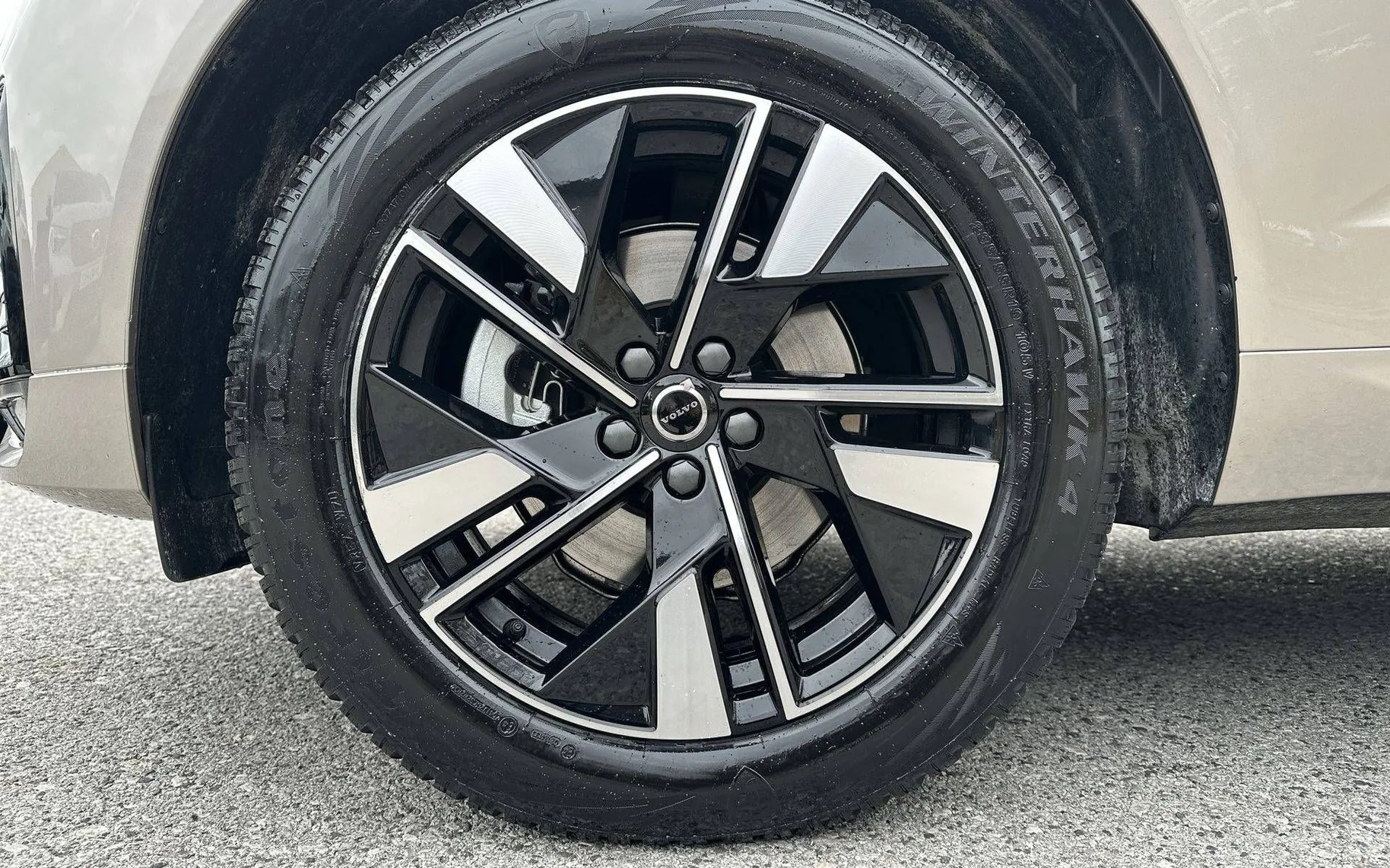 Notranja slika - Volvo XC60 - B5 P AWD Plus Dark Avt. - 9
