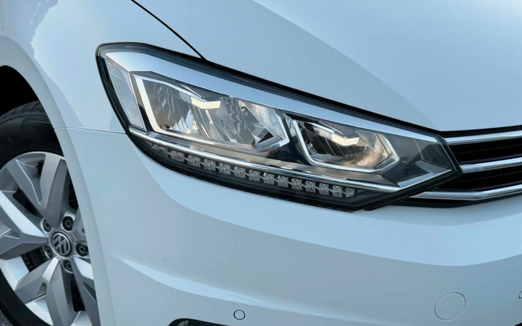 Notranja slika - Volkswagen Touran - 2.0 TDI-H LINE-FUL LED-LIZING ZA TUJCE-KEYLES- - 8