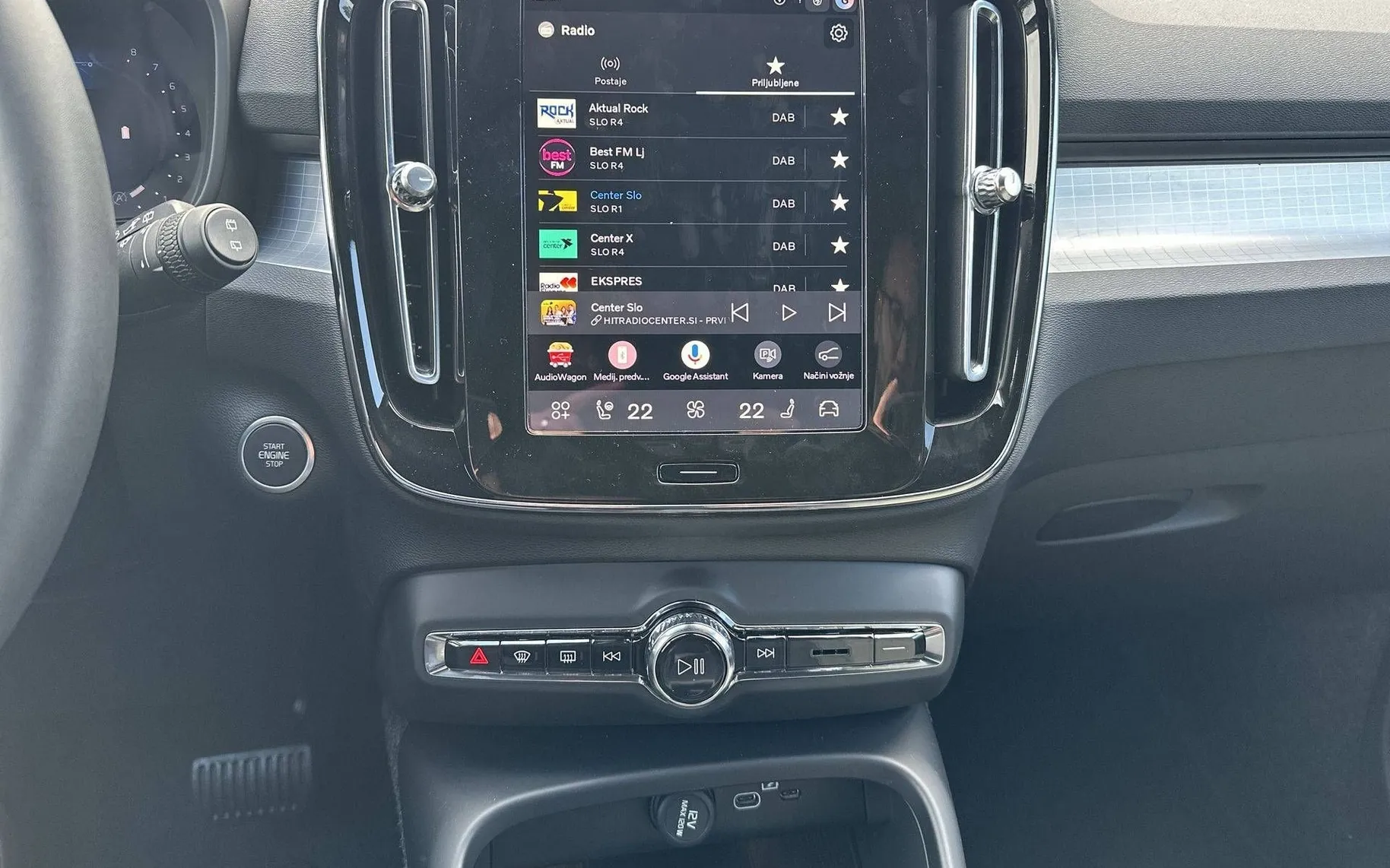 Notranja slika - Volvo XC40 - B3 P Plus Dark Avt. - 16