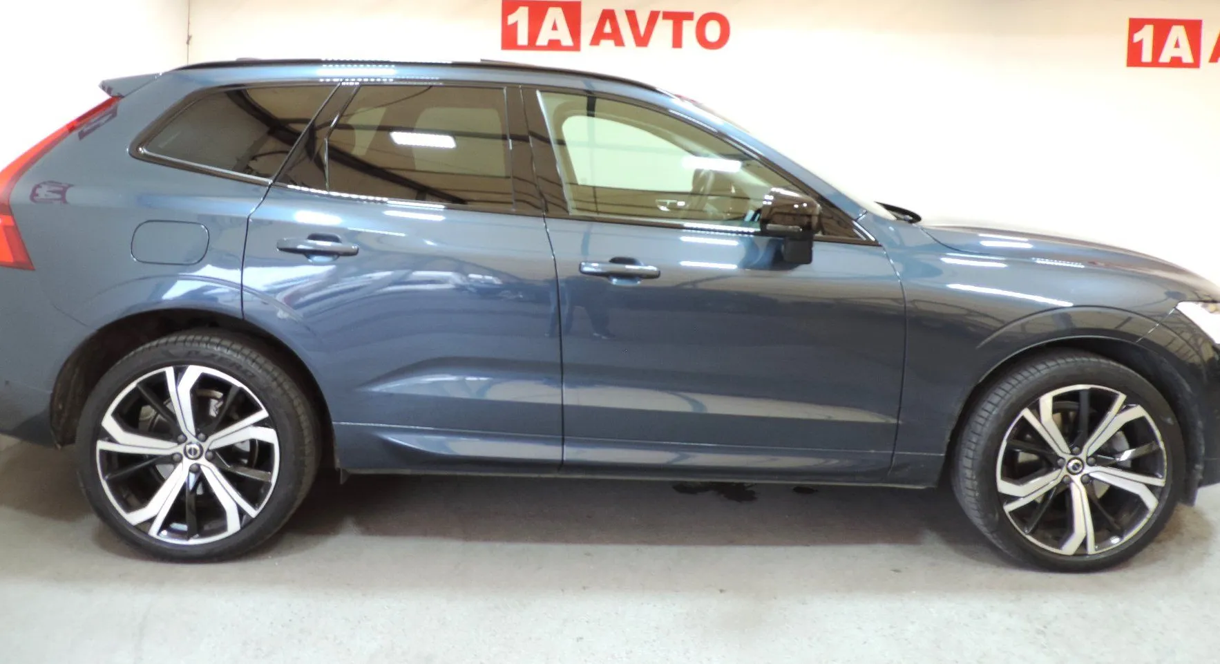 Zunanja slika - Volvo XC60 - B5P AWD Ultimate Dark Avt. LED-KAMERE 360-PANORAMA - 4