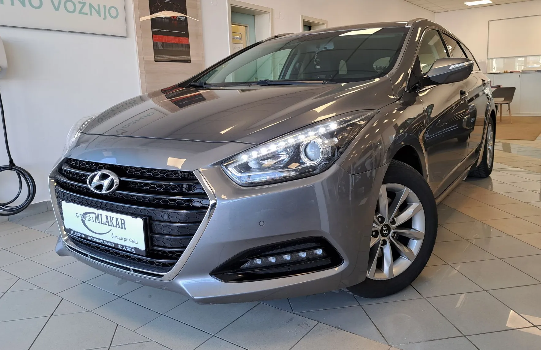 Zunanja slika - Hyundai i40 - 1.7 CRDI 85KW PREMIUM - LED NAVI HITRI KREDIT - - 2