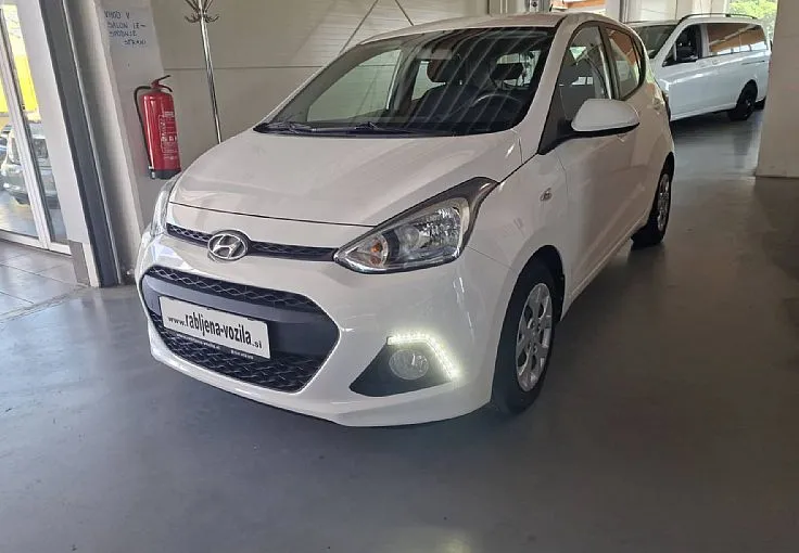 Zunanja slika - Hyundai i10 - 1.0 Comfort LEPO OHRANJENA REDNO SERVISIRANO - 1