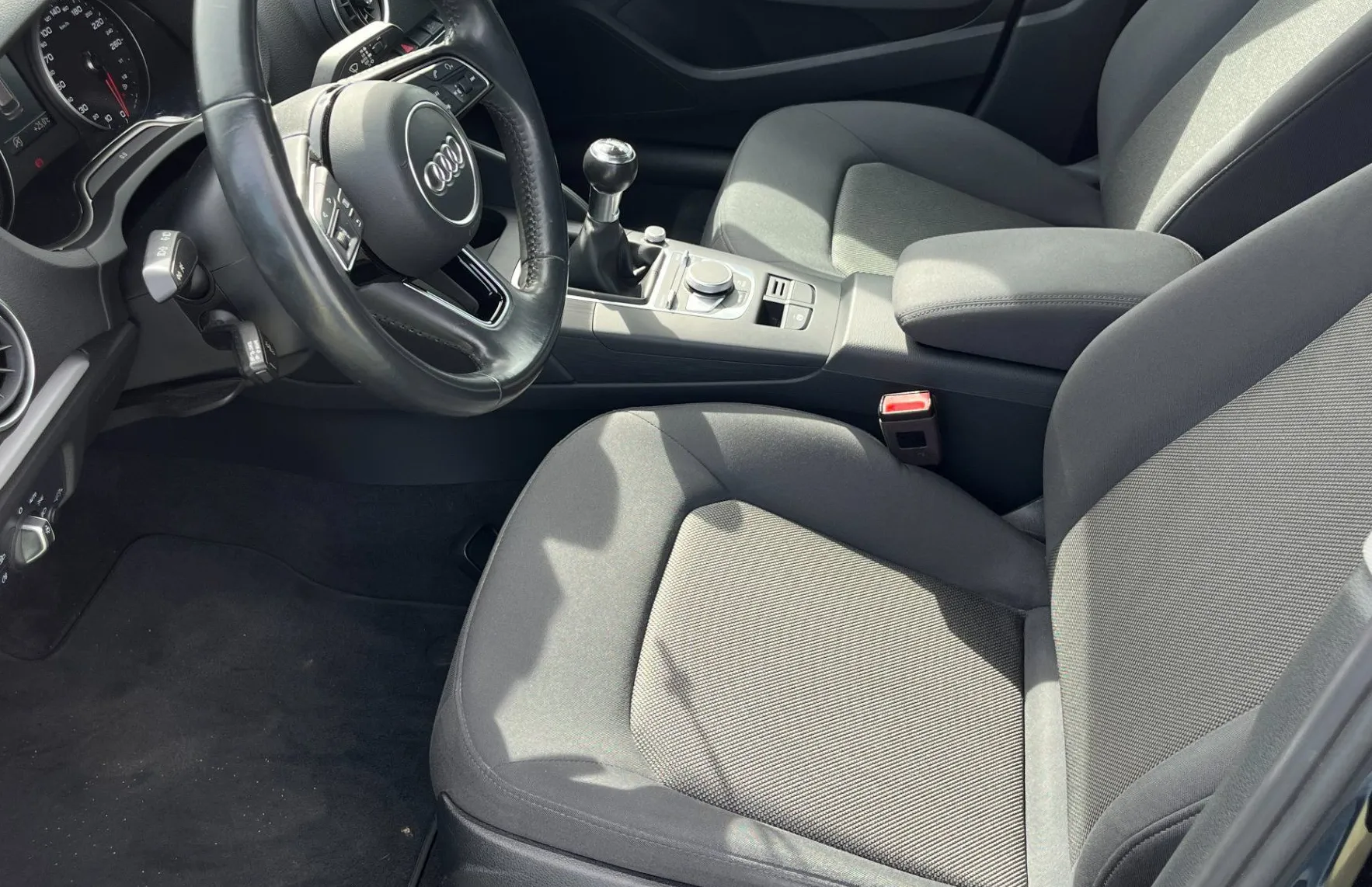 Zunanja slika - Audi A3 - Sportback 1.6 TDI 2X PDC.TEMPO.XEN. SAMO 103.000KM - 12