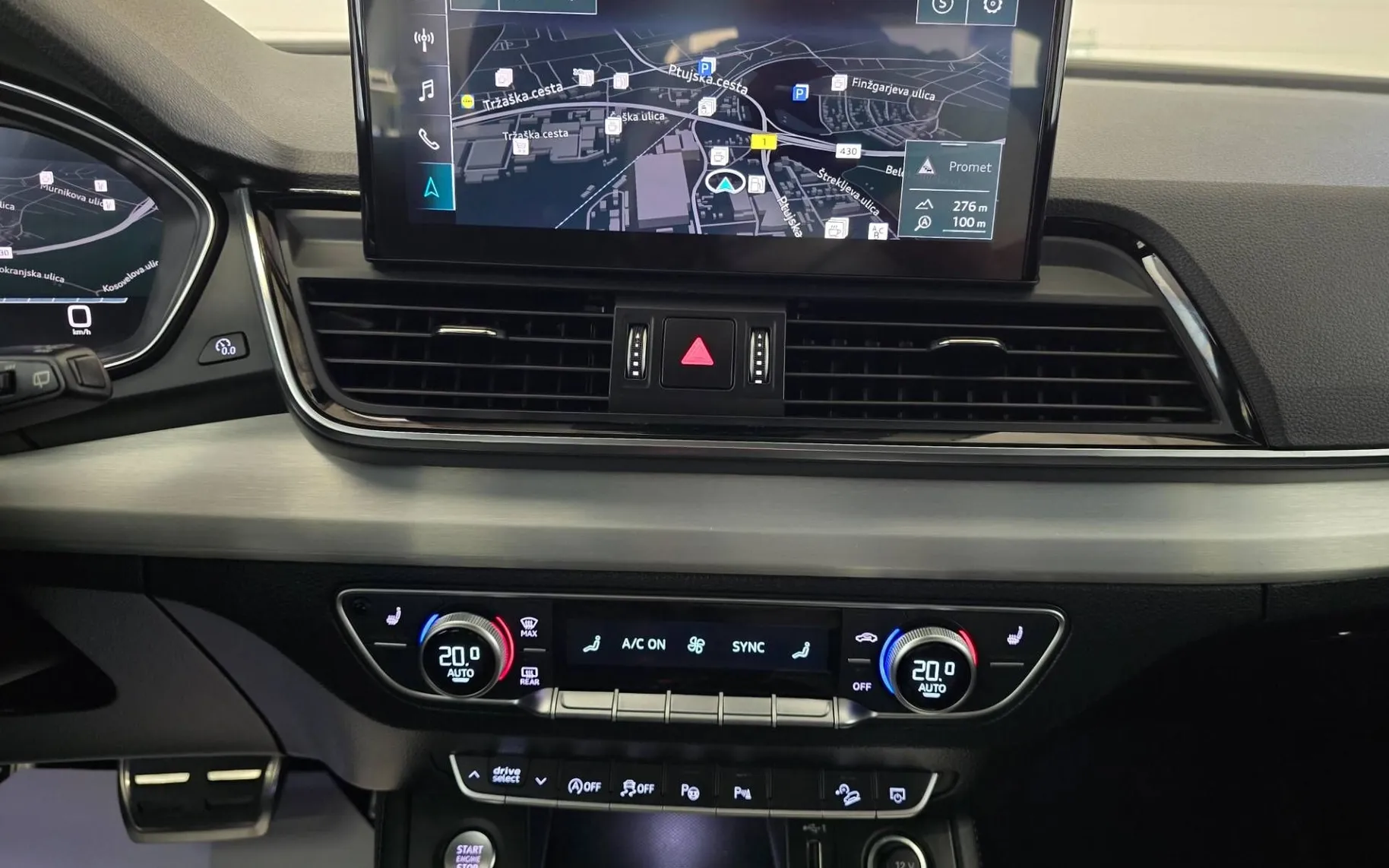 Notranja slika - Audi Q5 - quattro 40 TDI Advanced S tronic S-line - 12