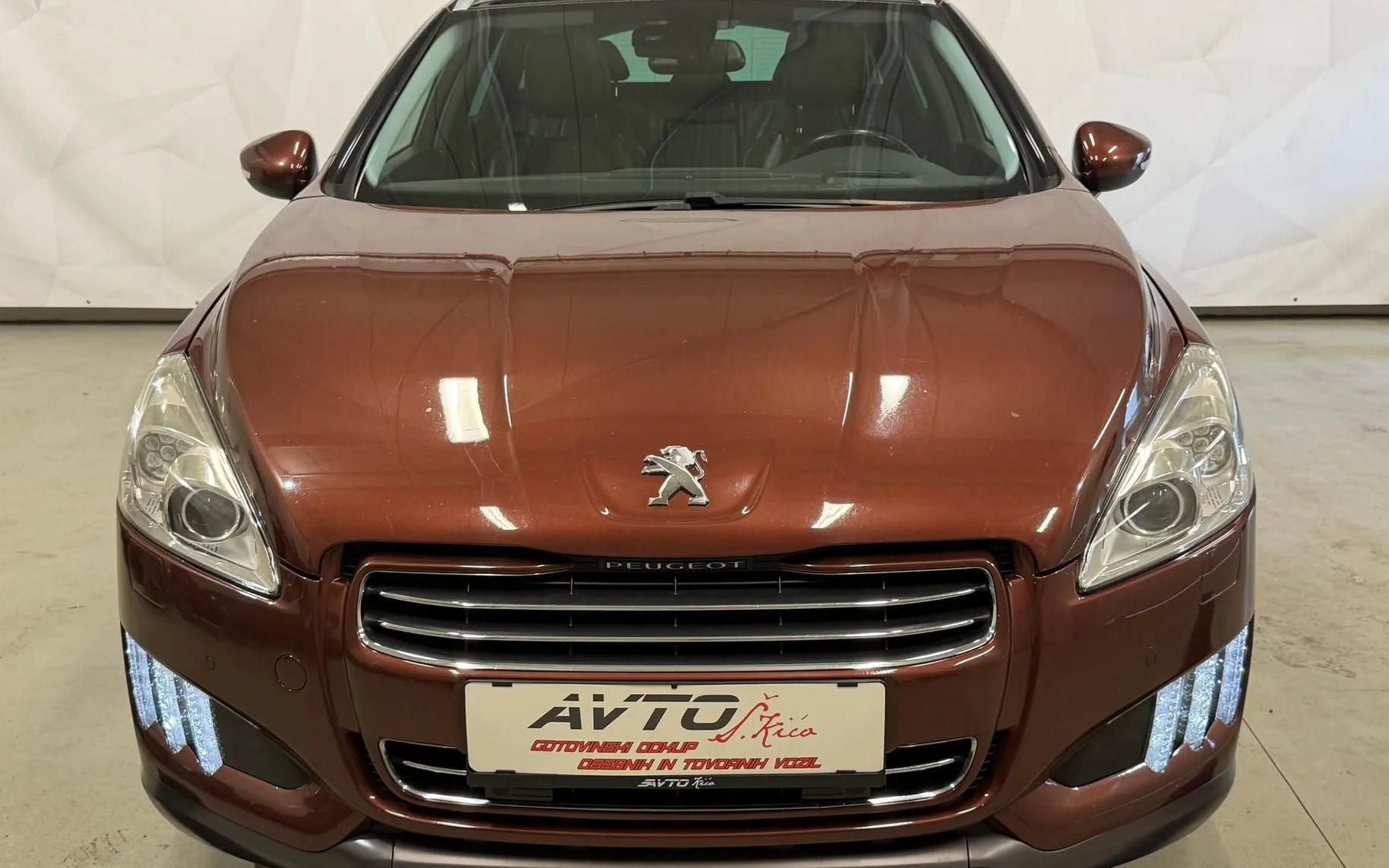 Notranja slika - Peugeot 508 - RXH Hybrid4 2.0 HDi-4X4-BI-XENON-NAVI-PDC-F1-TEMPO - 7